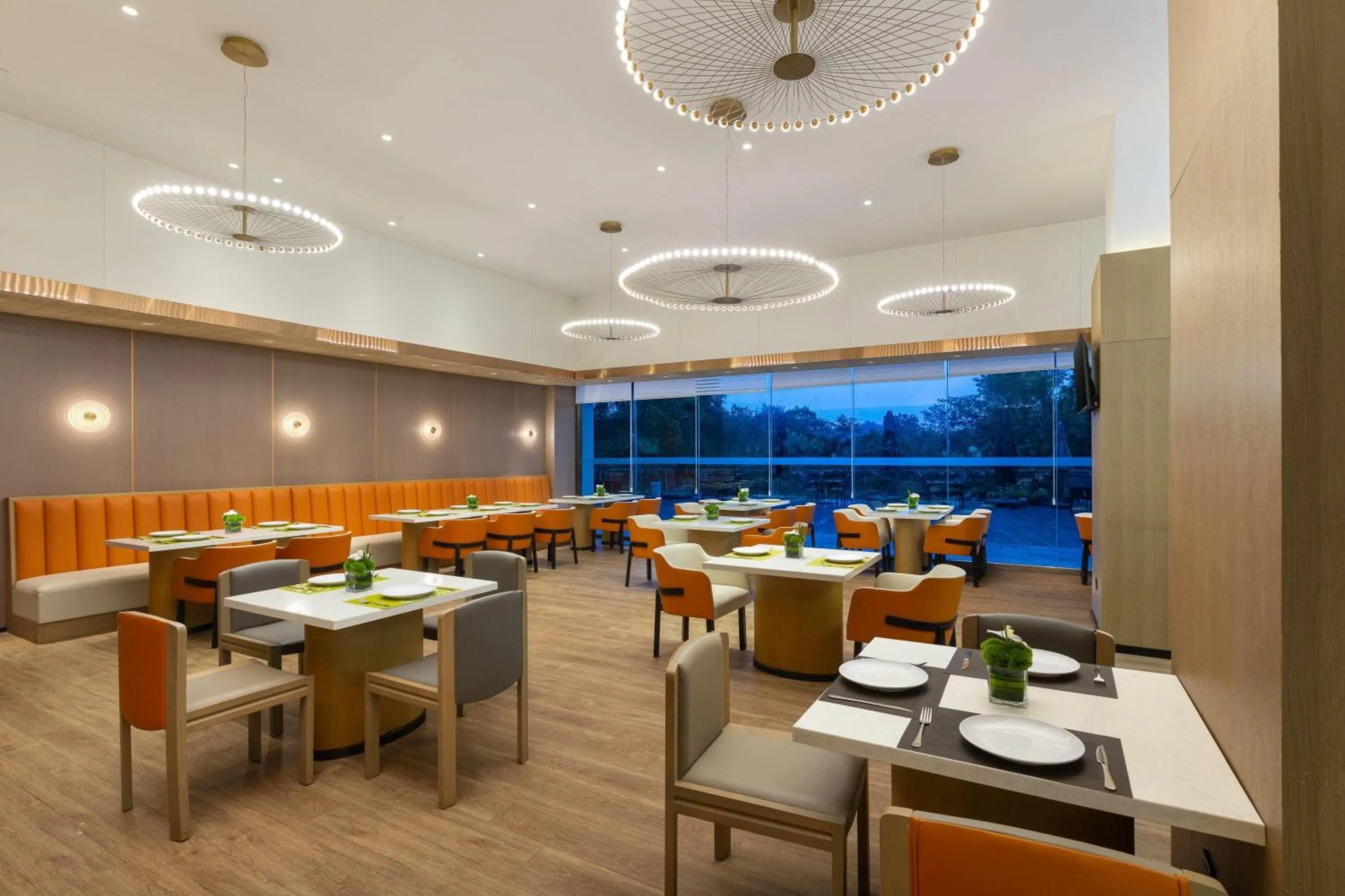 Restaurant/places to eat in Wingate by Wyndham Emeishan Scenic Spot