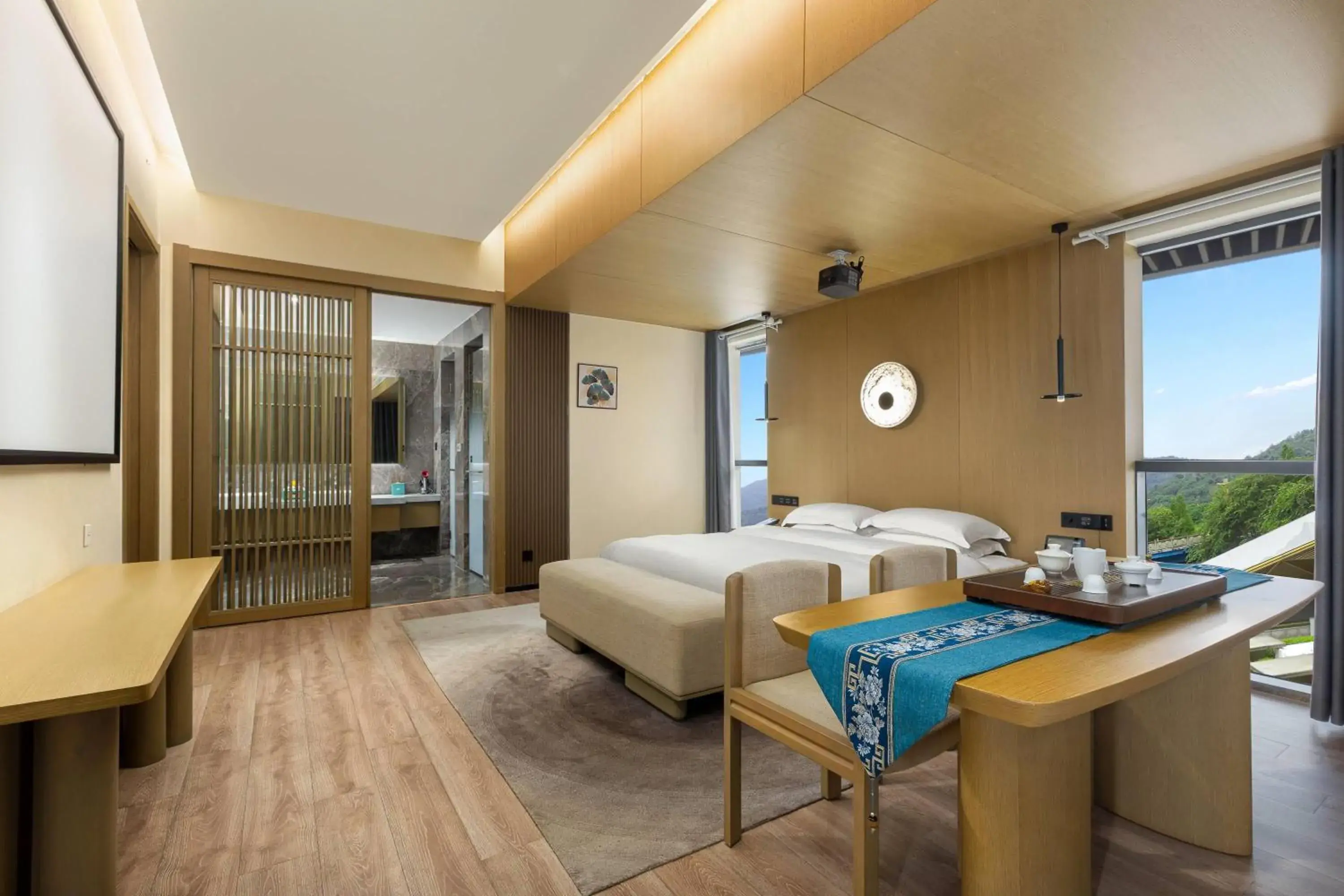 Deluxe Family Room with One Queen Bed and One Single Bed - Smoking in Wingate by Wyndham Emeishan Scenic Spot Deluxe Family Room with One Queen Bed and One Single Bed - Smoking in Wingate by Wyndham Emeishan Scenic Spot