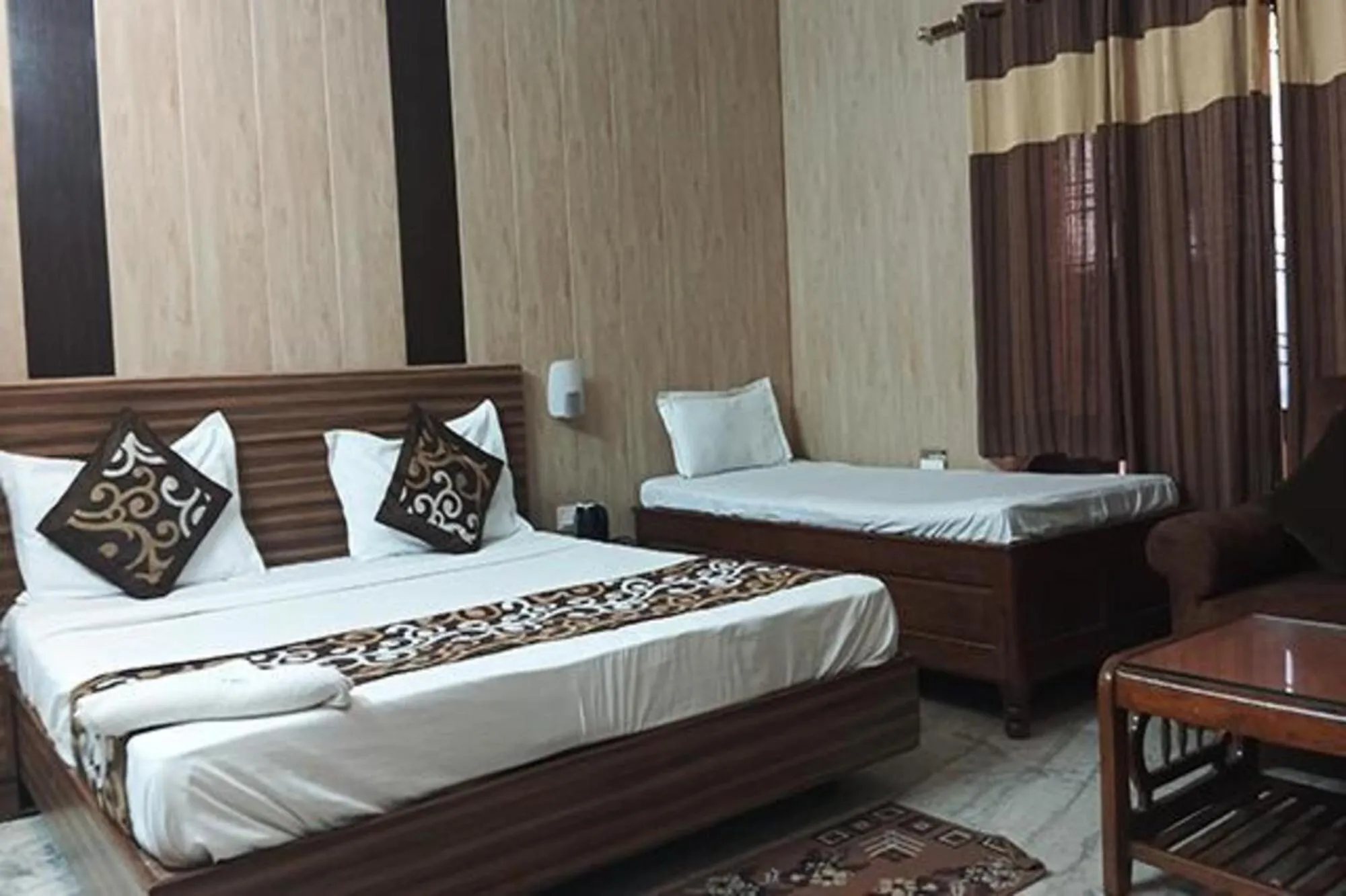 Bed in FabHotel Crown Inn