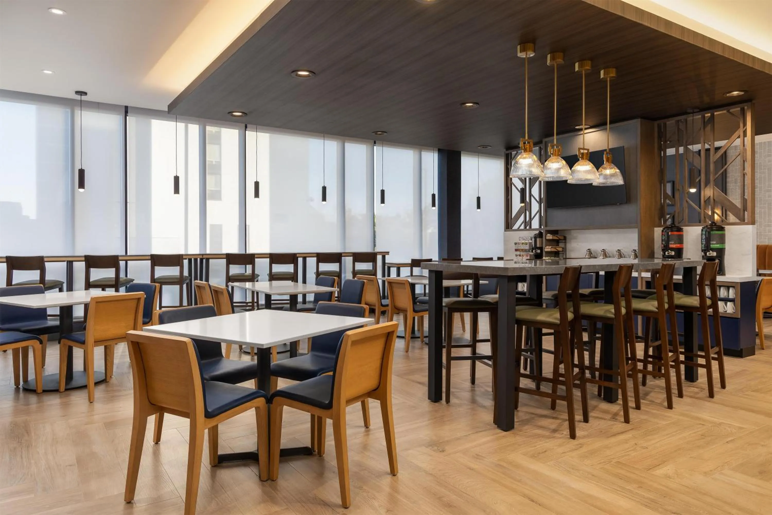 Restaurant/places to eat in Hyatt Place Toronto Airport