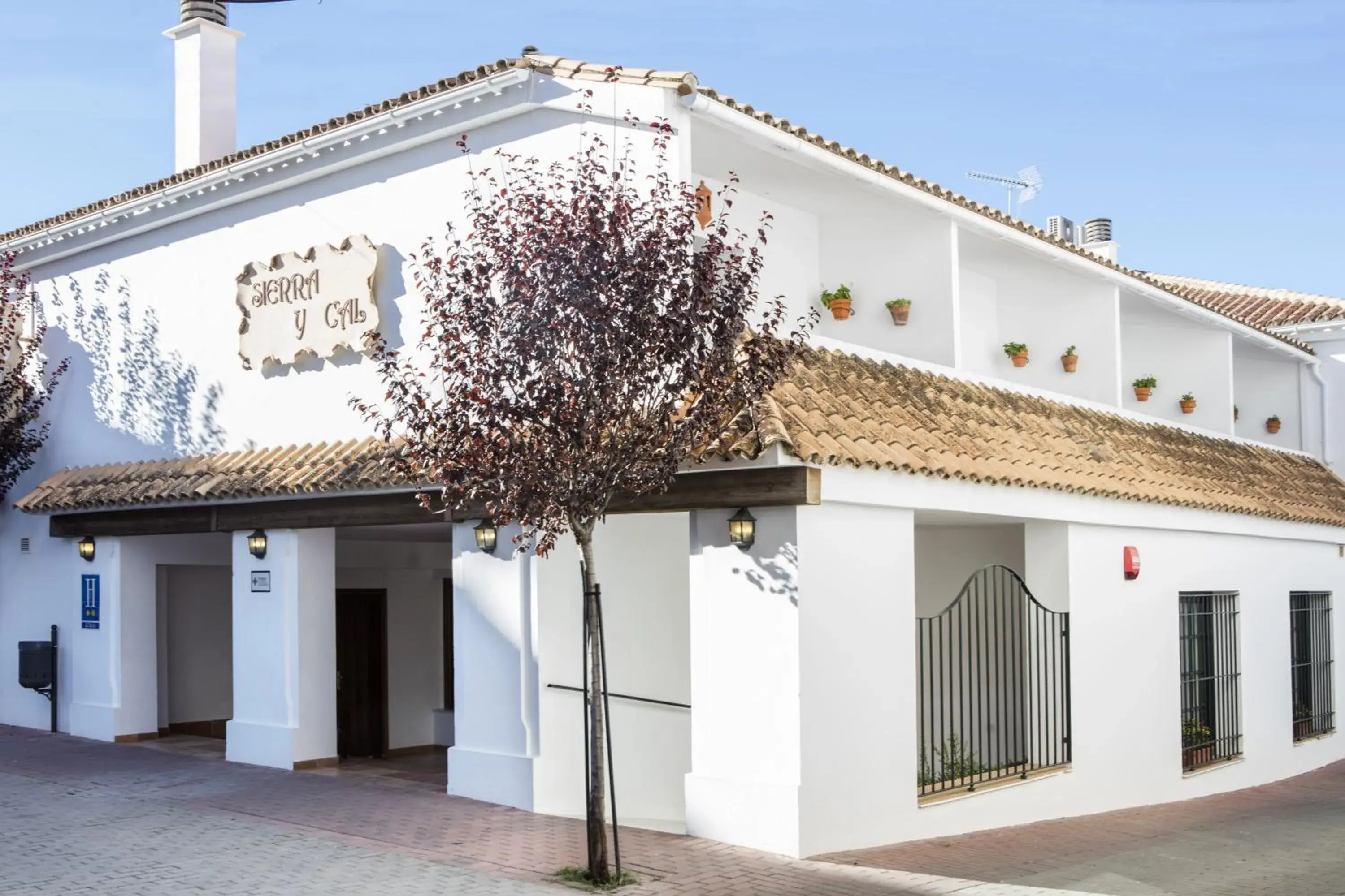 Property building in Hotel Tugasa Sierra y Cal Property building in Hotel Tugasa Sierra y Cal