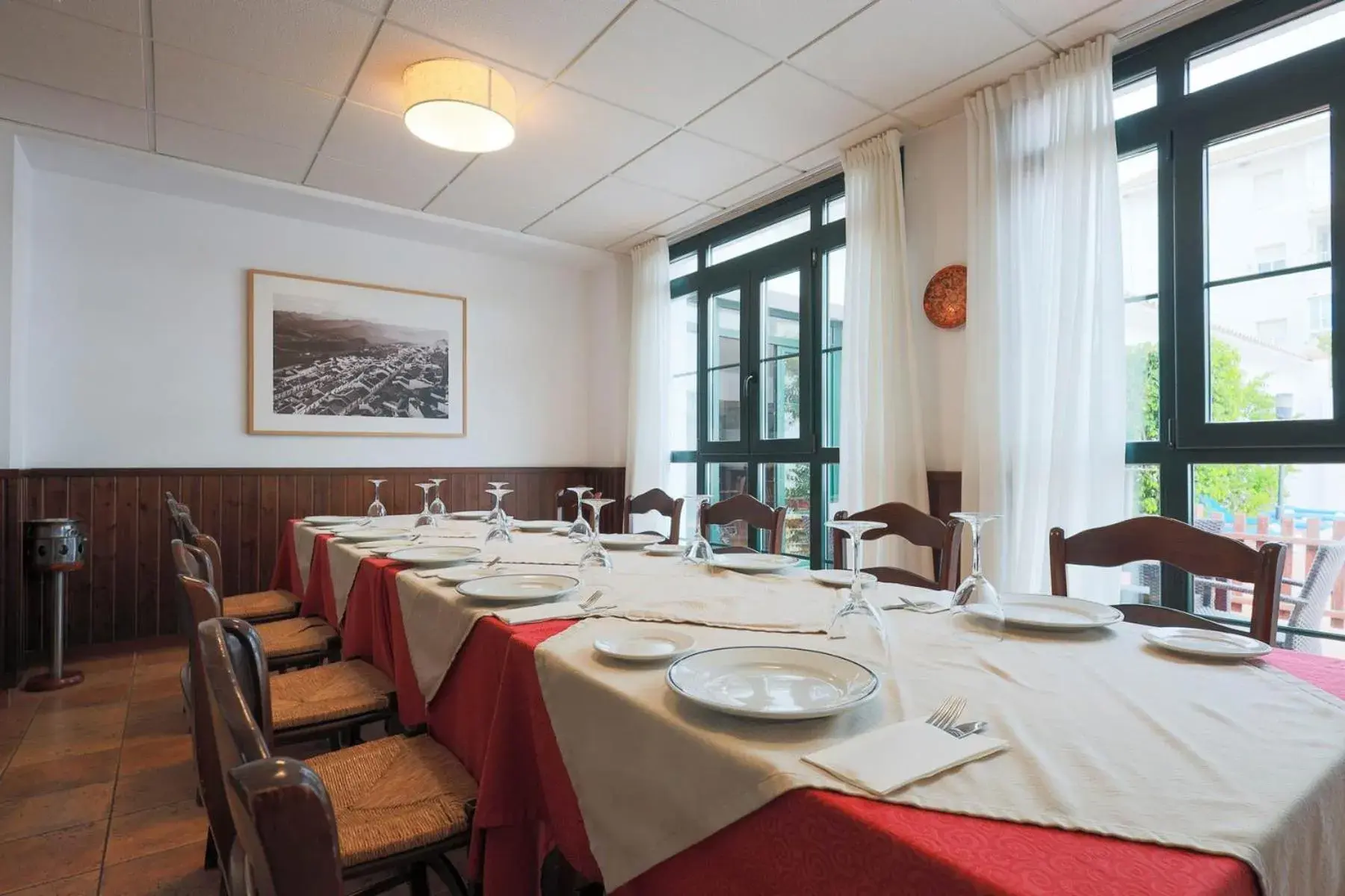 Restaurant/places to eat in Hotel Tugasa Sierra y Cal Restaurant/places to eat in Hotel Tugasa Sierra y Cal