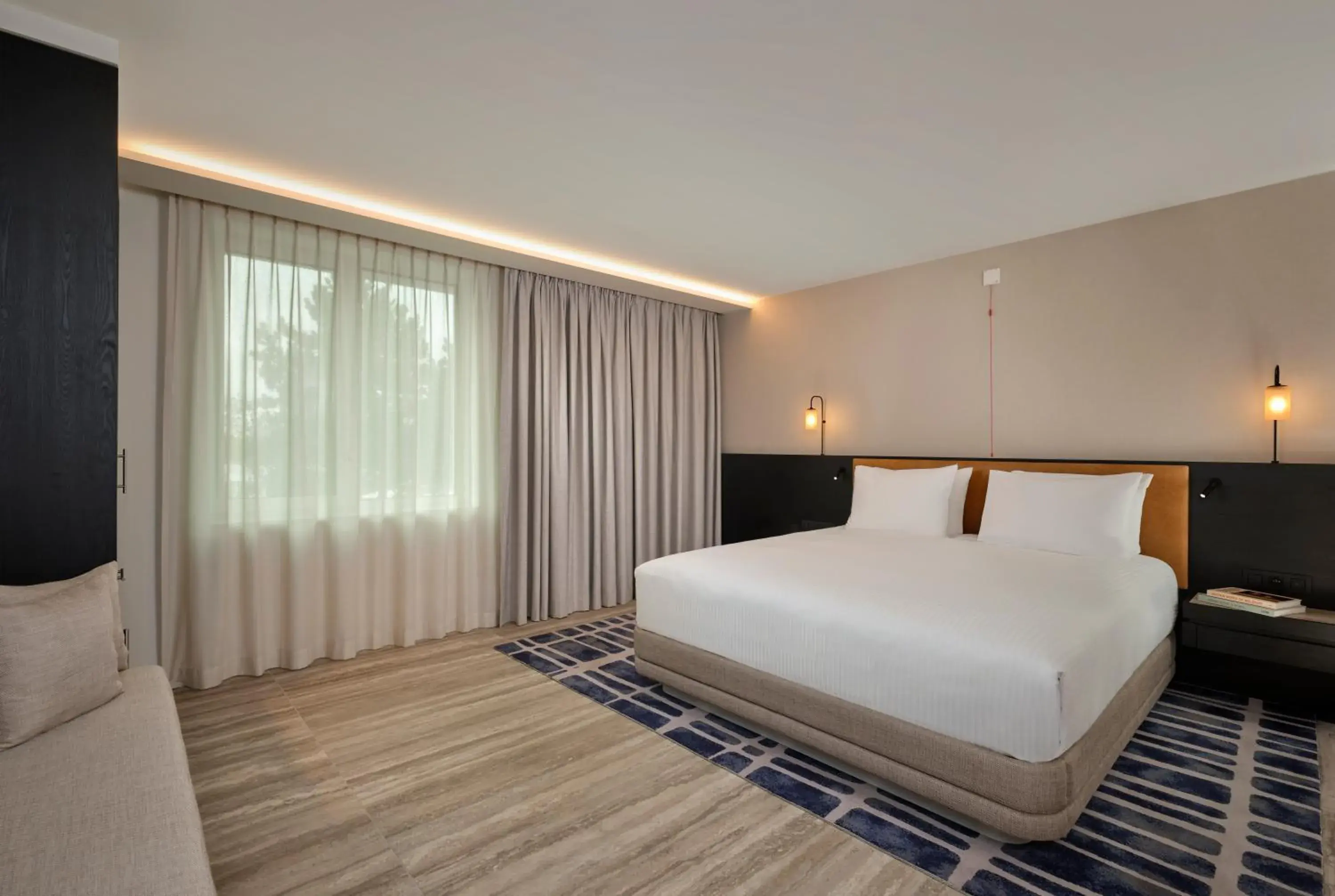 Deluxe Guest Room - King Bed in Courtyard by Marriott Ghent Deluxe Guest Room - King Bed in Courtyard by Marriott Ghent