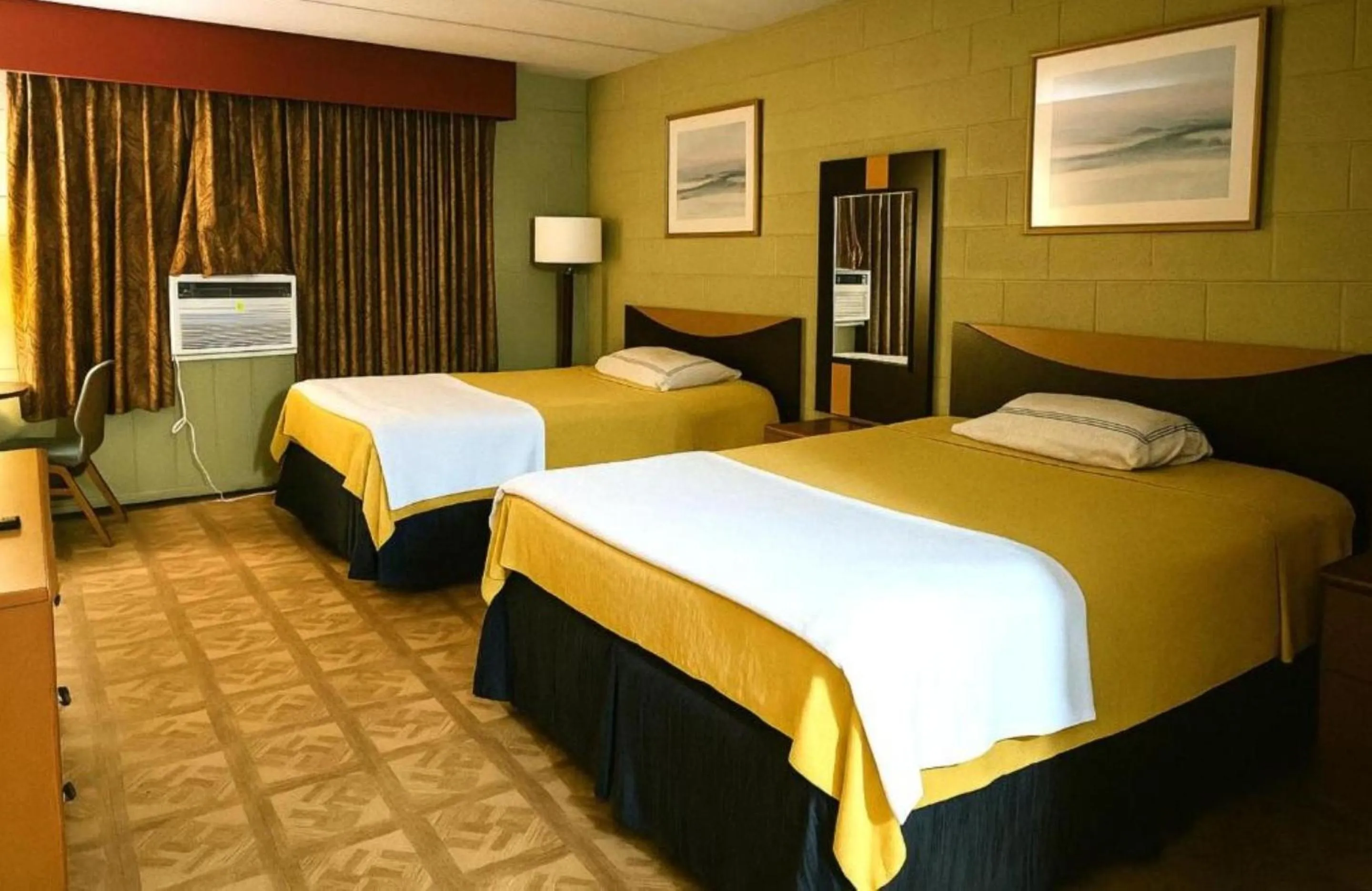 Bedroom, Bed in Capital O Pleasant Motel Grand Rapids MI