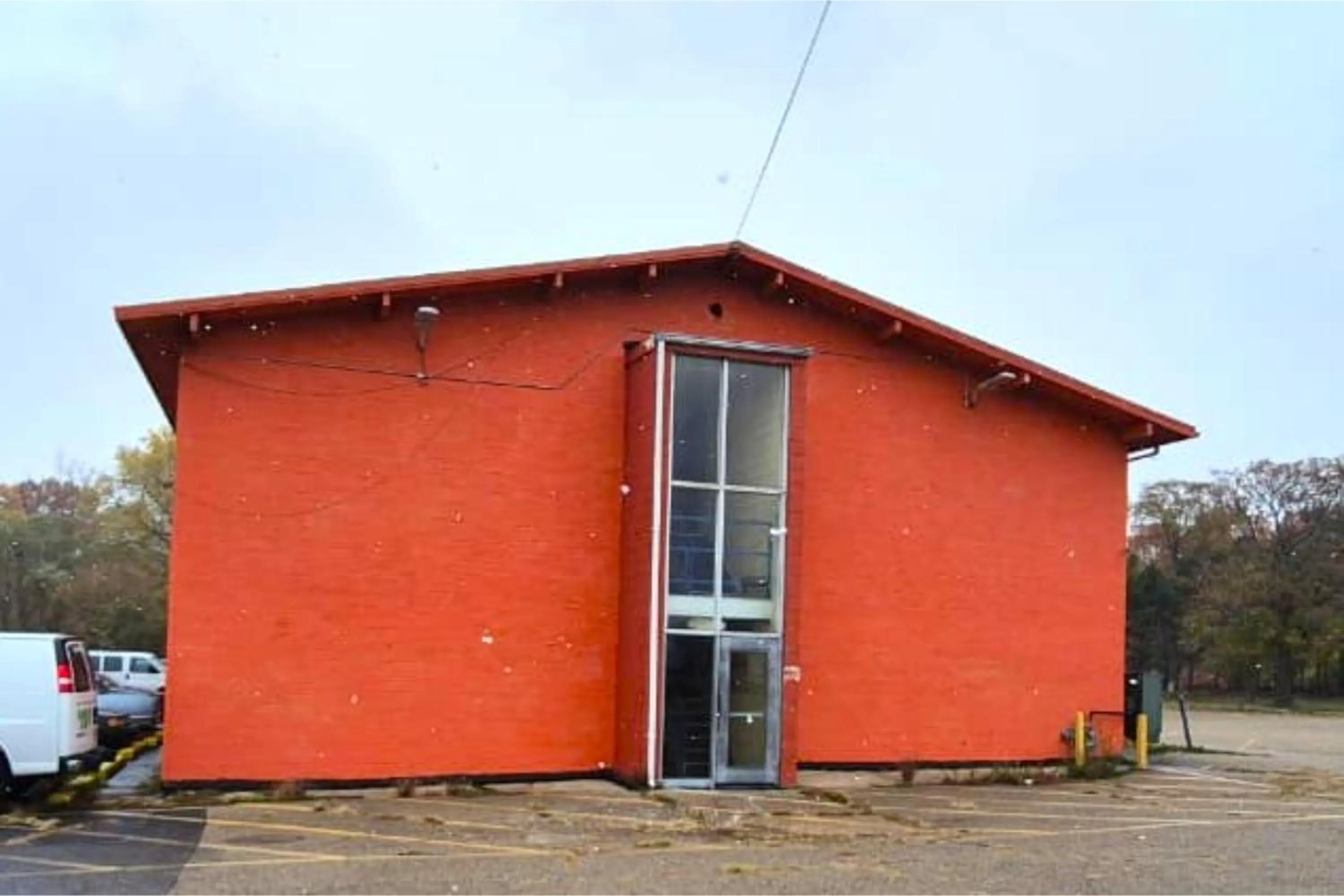 Property building in Capital O Pleasant Motel Grand Rapids MI