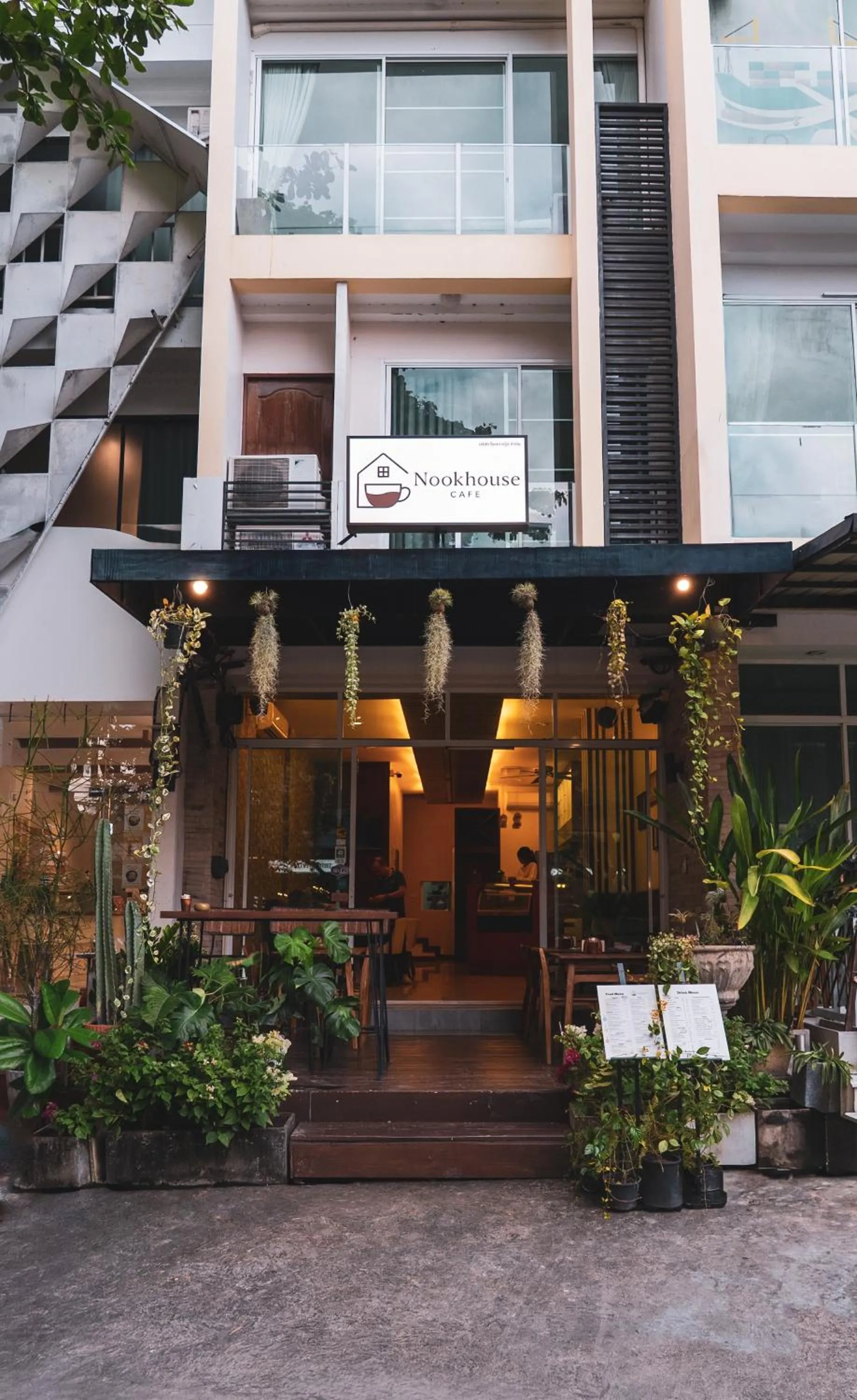Nookhouse Cafe & Guesthouse