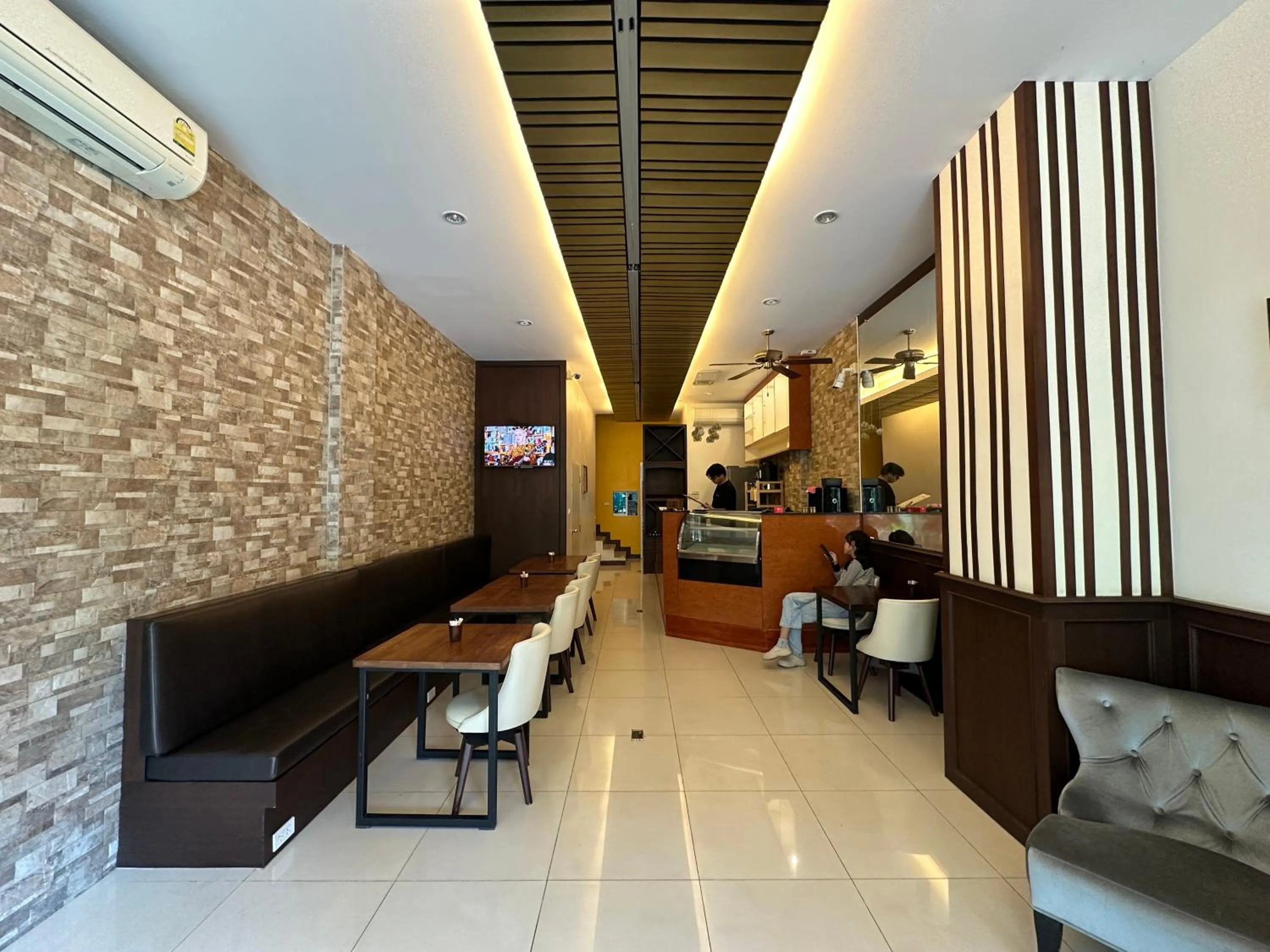 Nookhouse Cafe & Guesthouse