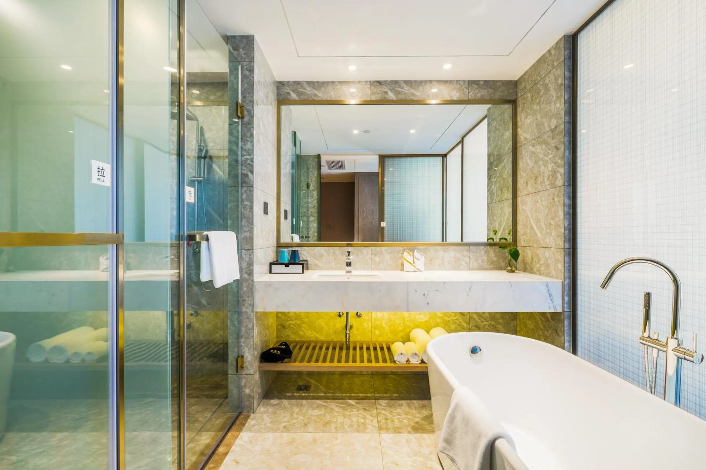 Photo of the whole room, Bed in Zhonghao International Hotel