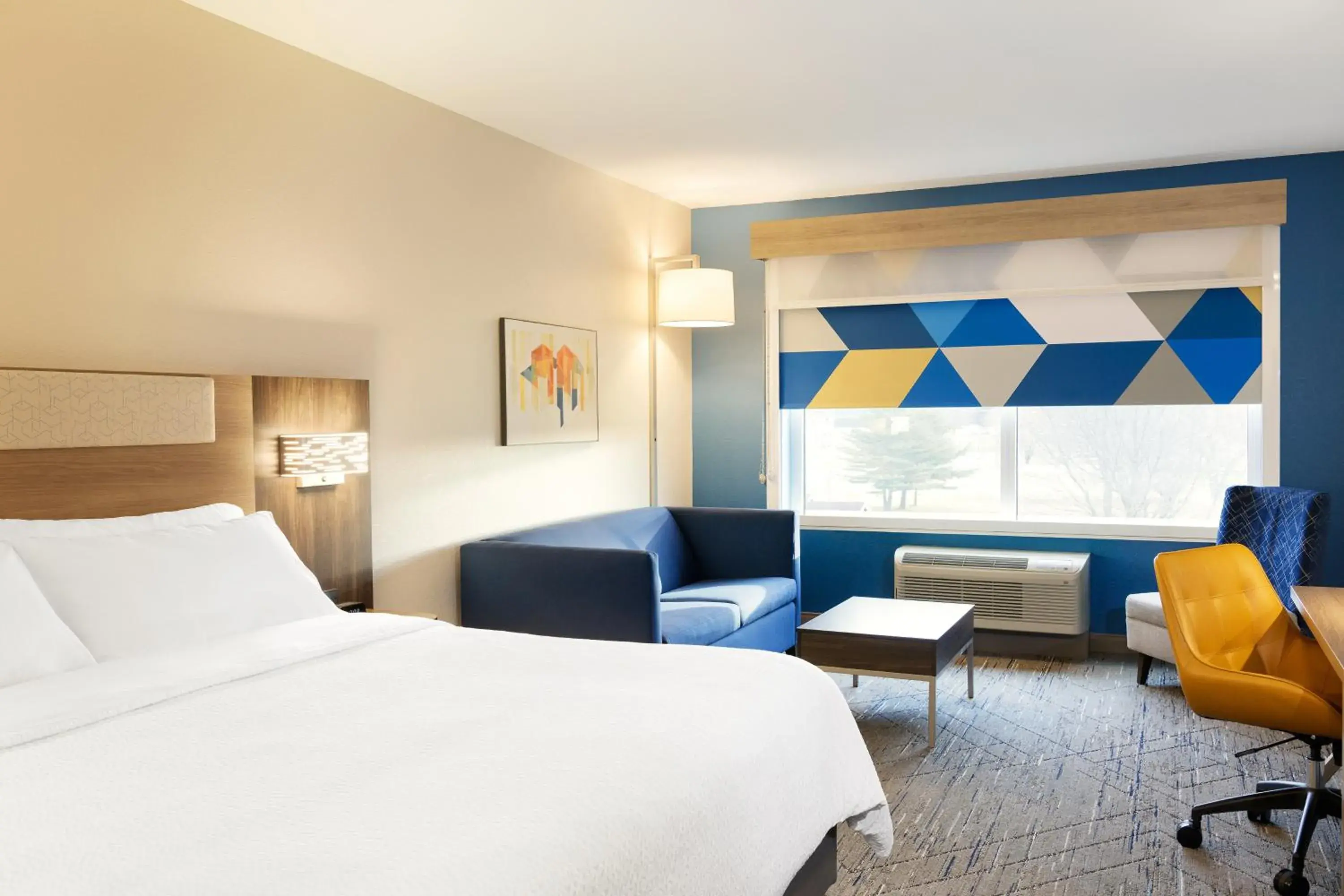 King Suite in Holiday Inn Express & Suites Chicago West - Oak Park by IHG King Suite in Holiday Inn Express & Suites Chicago West - Oak Park by IHG