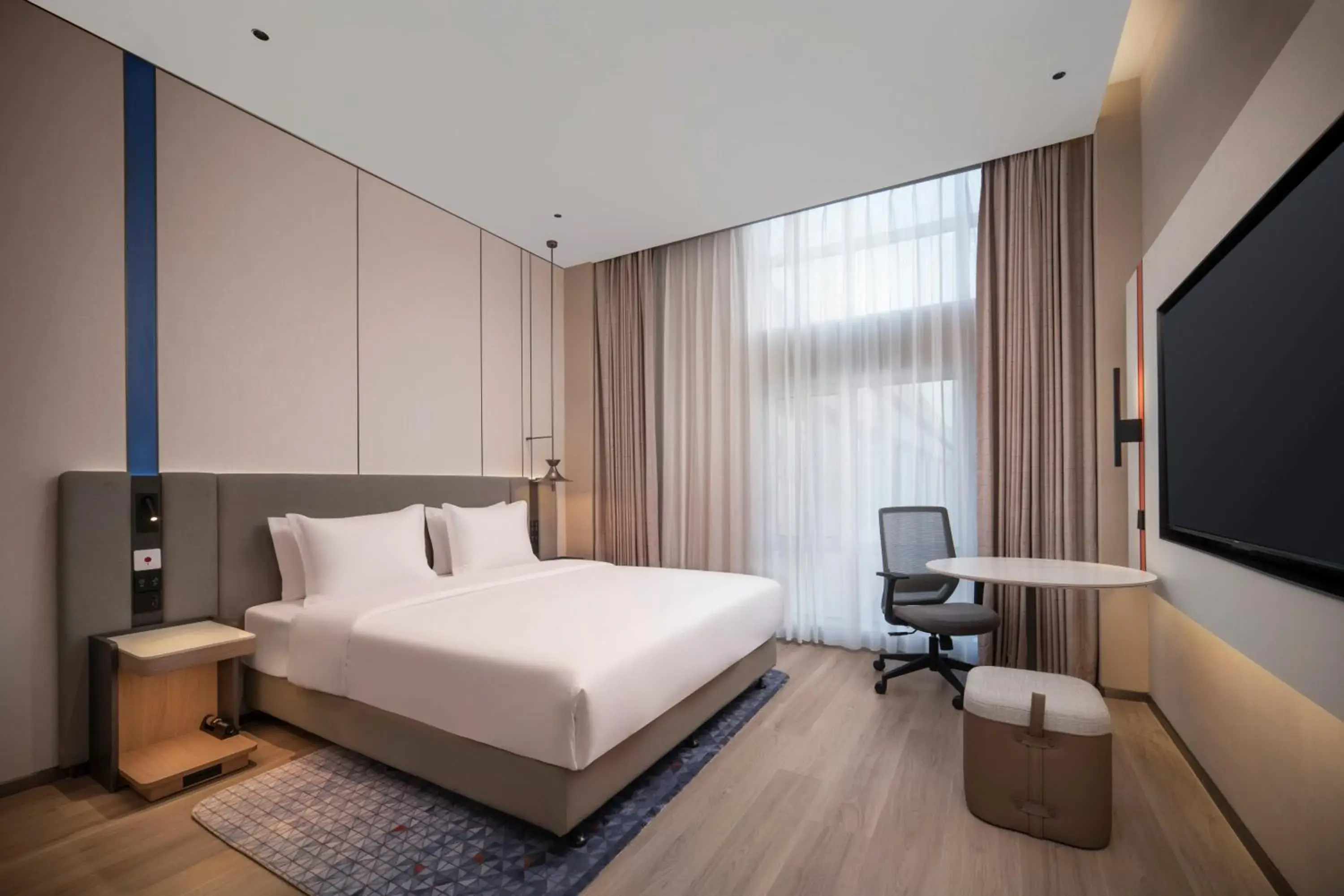 Standard King Room - Accessible in Holiday Inn Express Qingdao Downtown by IHG Standard King Room - Accessible in Holiday Inn Express Qingdao Downtown by IHG