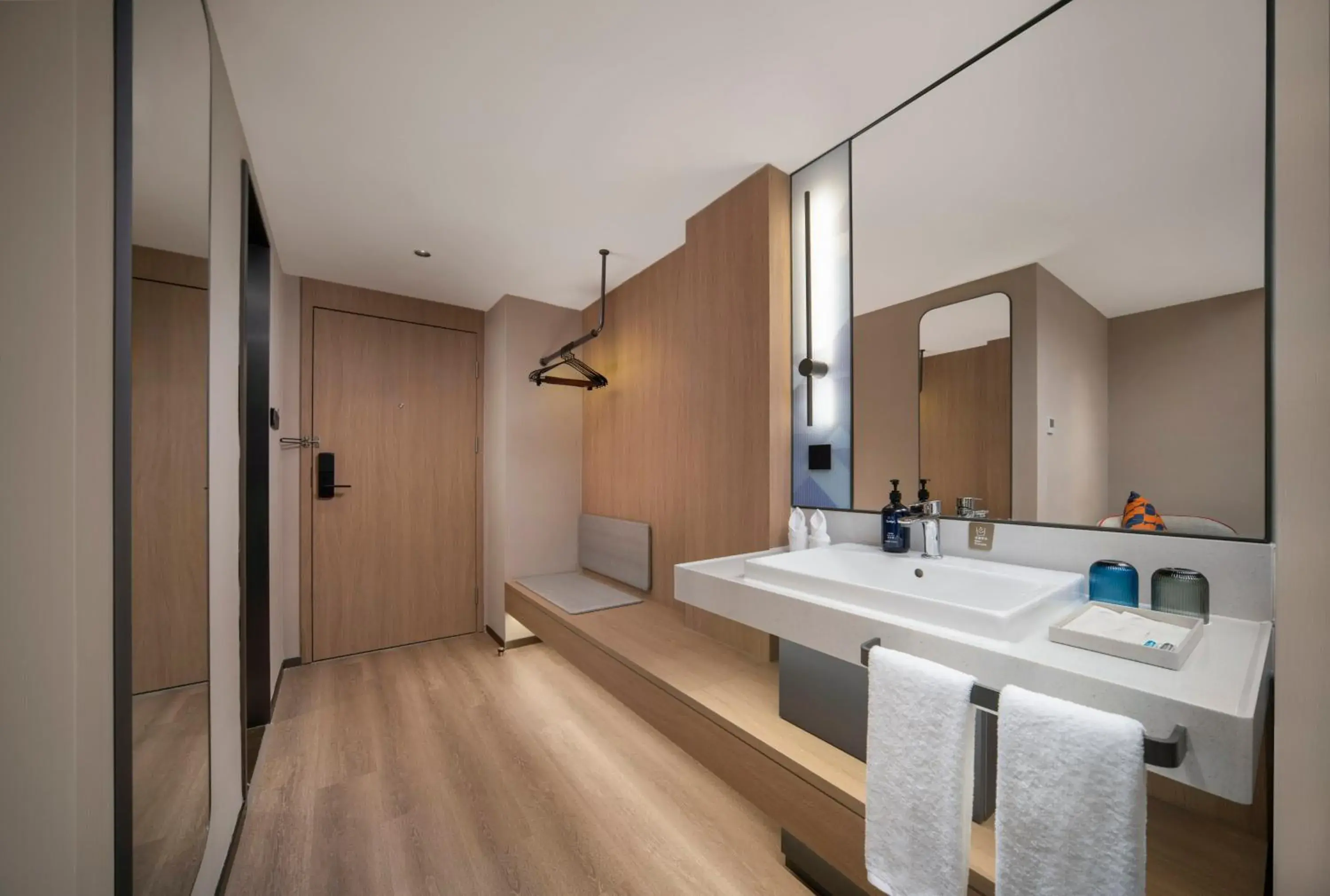 Standard King Room in Holiday Inn Express Qingdao Downtown by IHG Standard King Room in Holiday Inn Express Qingdao Downtown by IHG