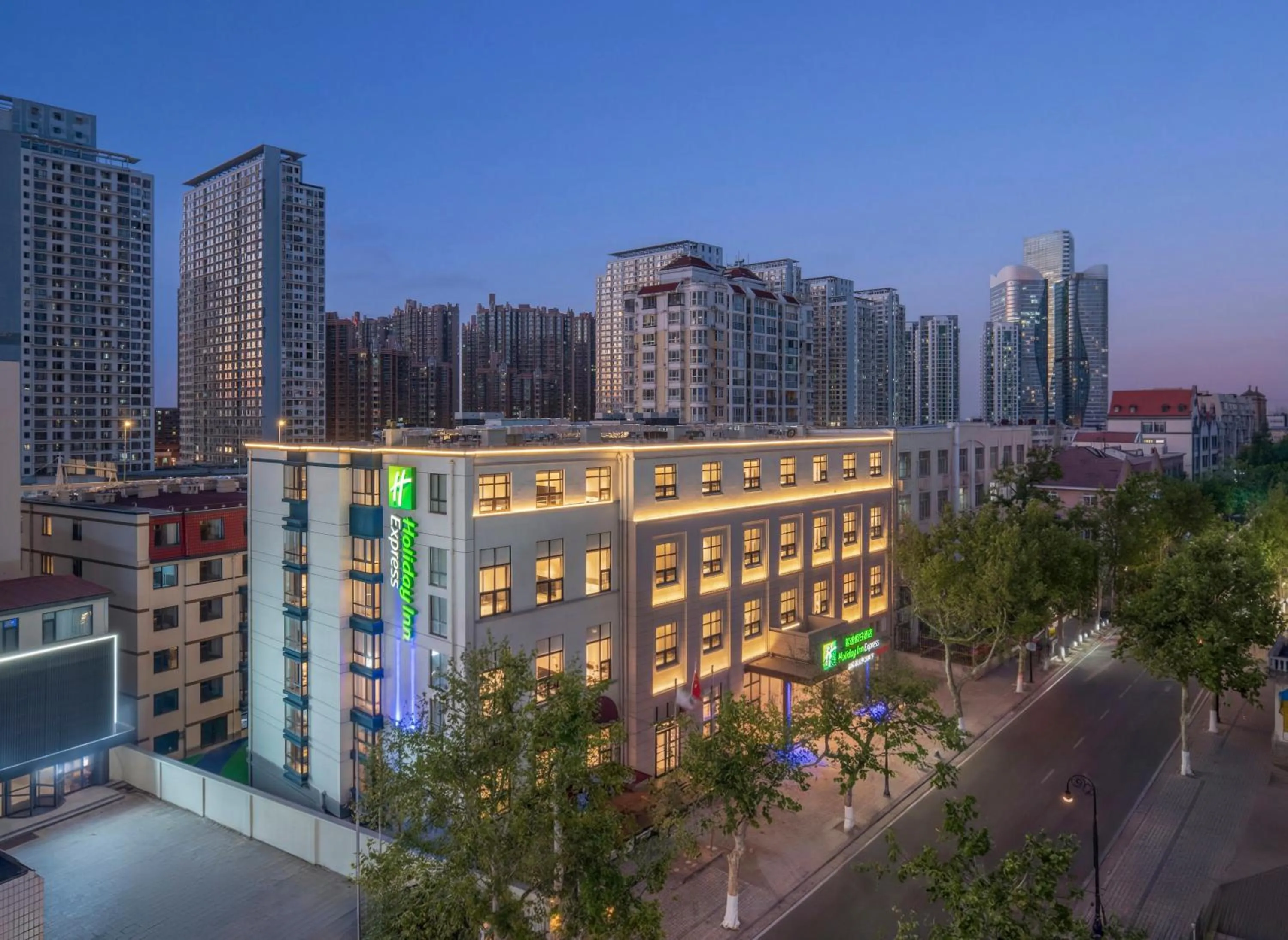 Property building in Holiday Inn Express Qingdao Downtown by IHG