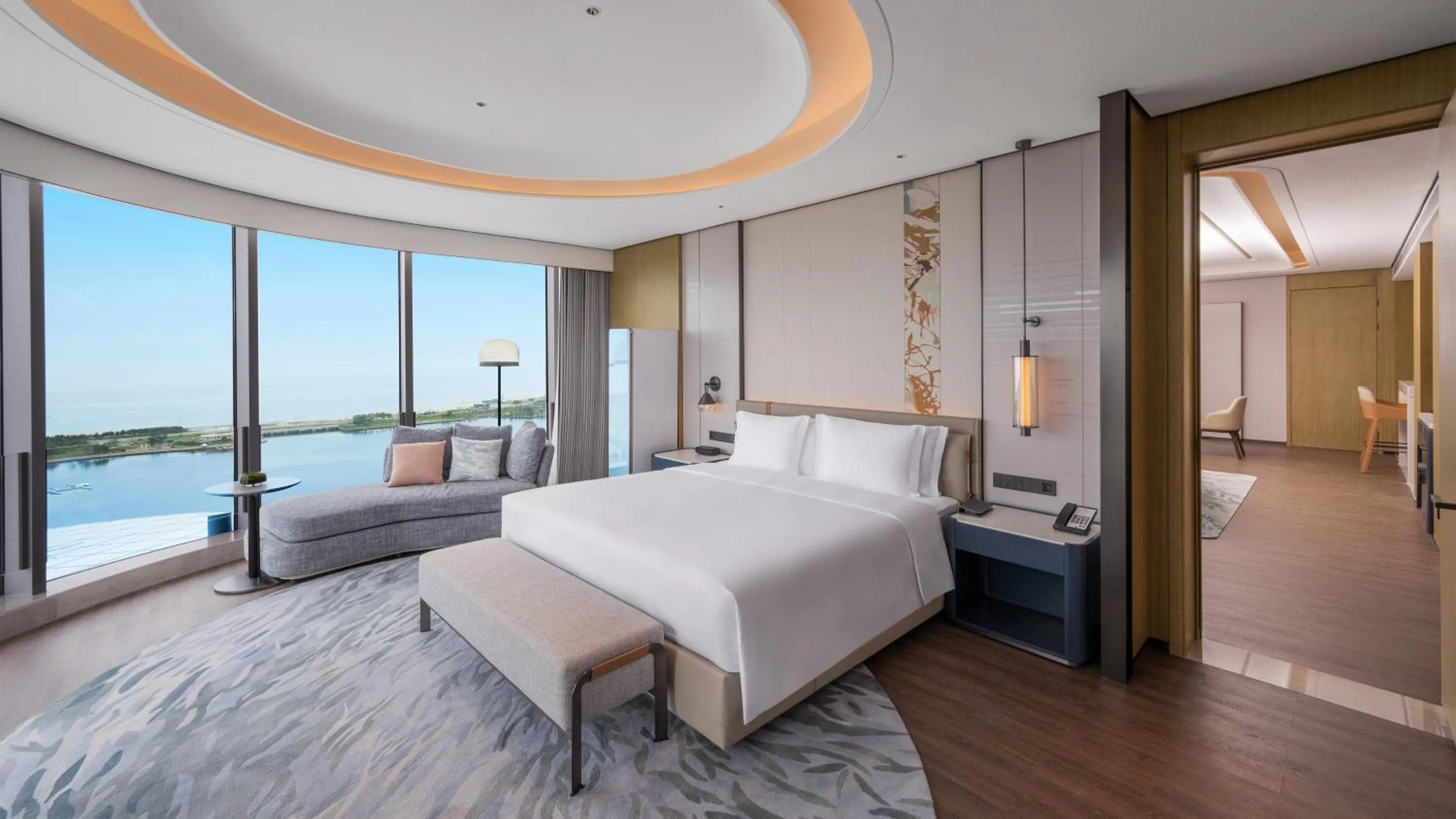 Bed in Crowne Plaza Weihai Binhai by IHG