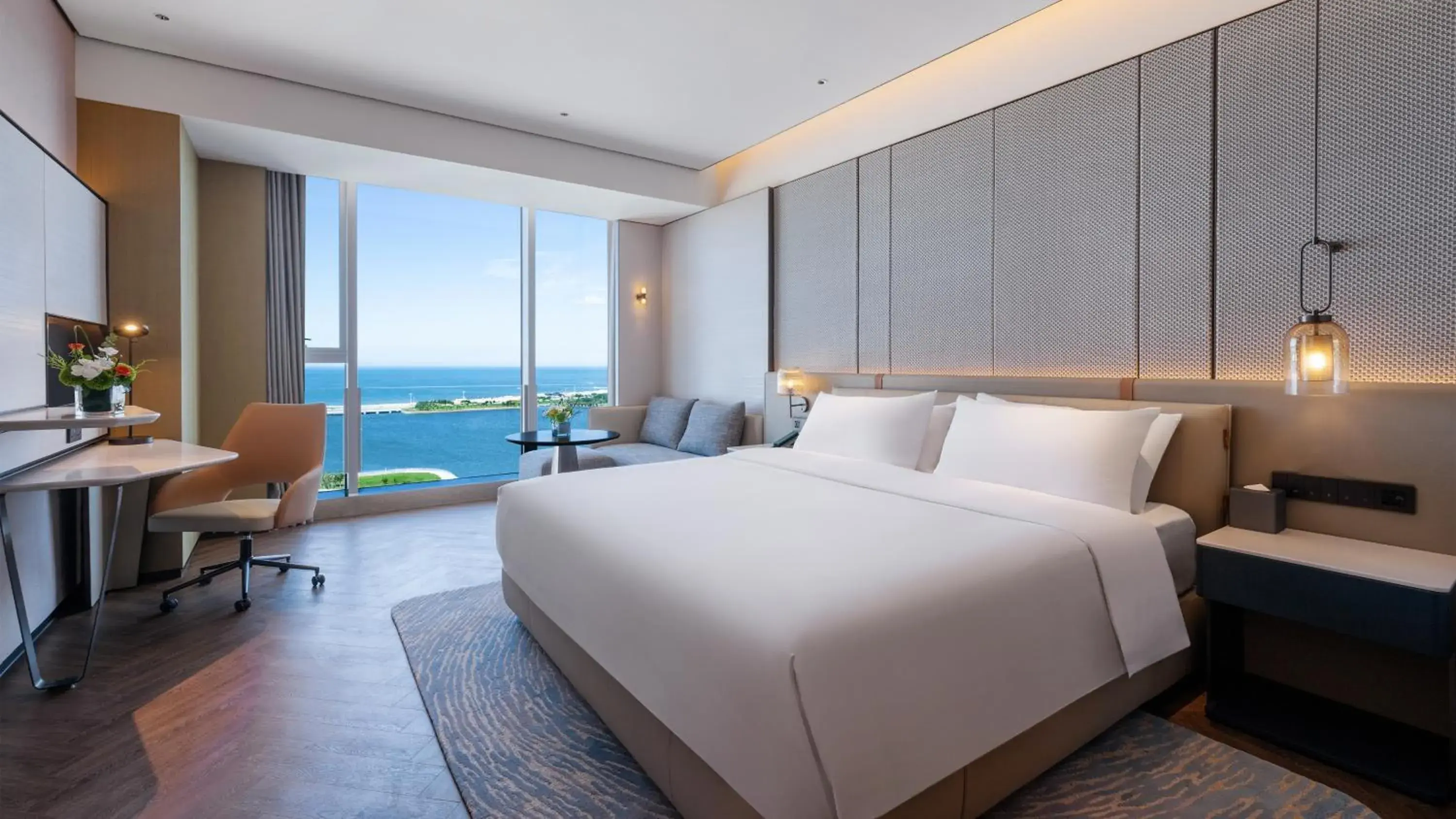 King Room with Side Sea View - Non-Smoking in Crowne Plaza Weihai Binhai by IHG King Room with Side Sea View - Non-Smoking in Crowne Plaza Weihai Binhai by IHG