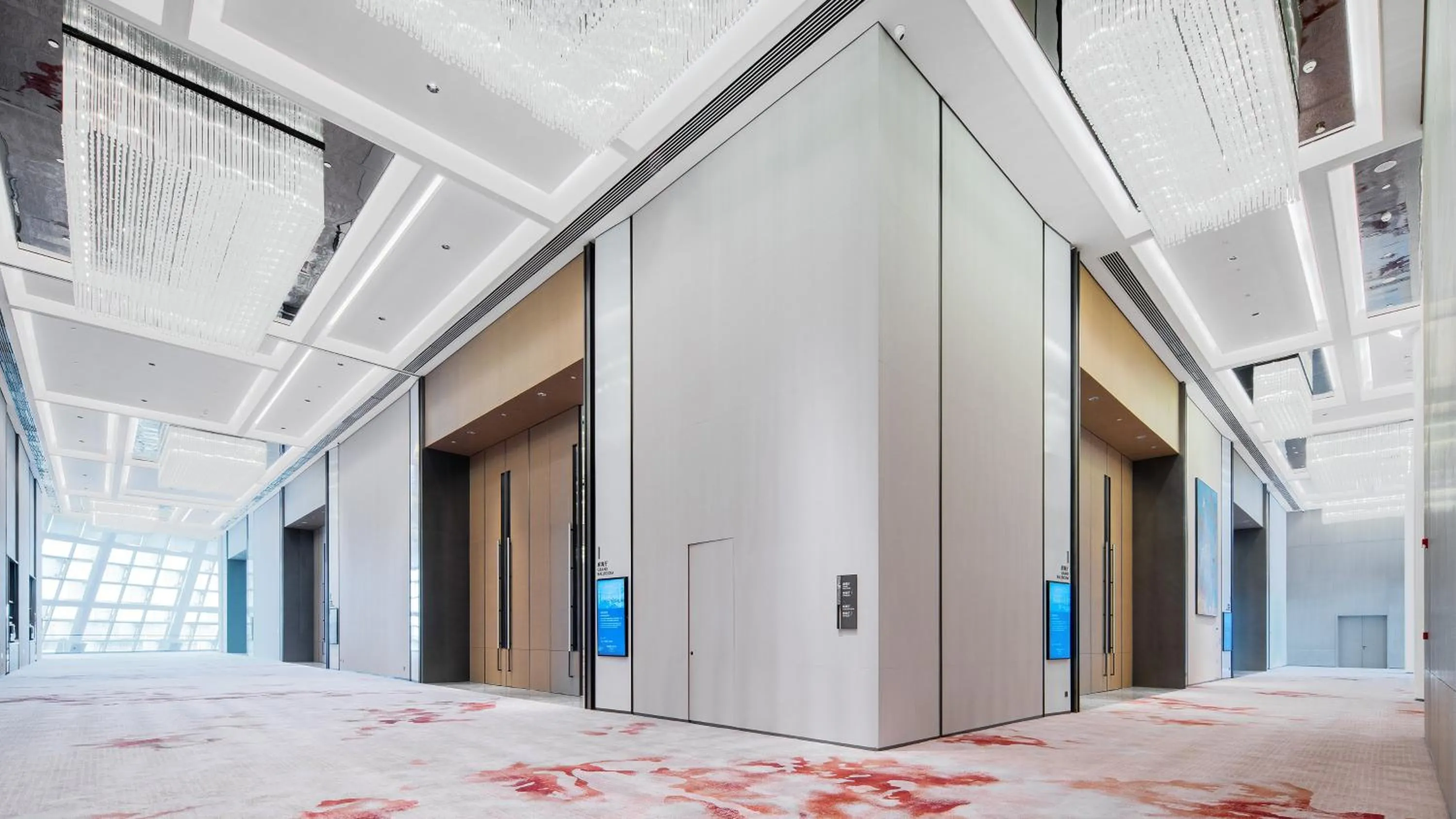 Meeting/conference room in Crowne Plaza Weihai Binhai by IHG