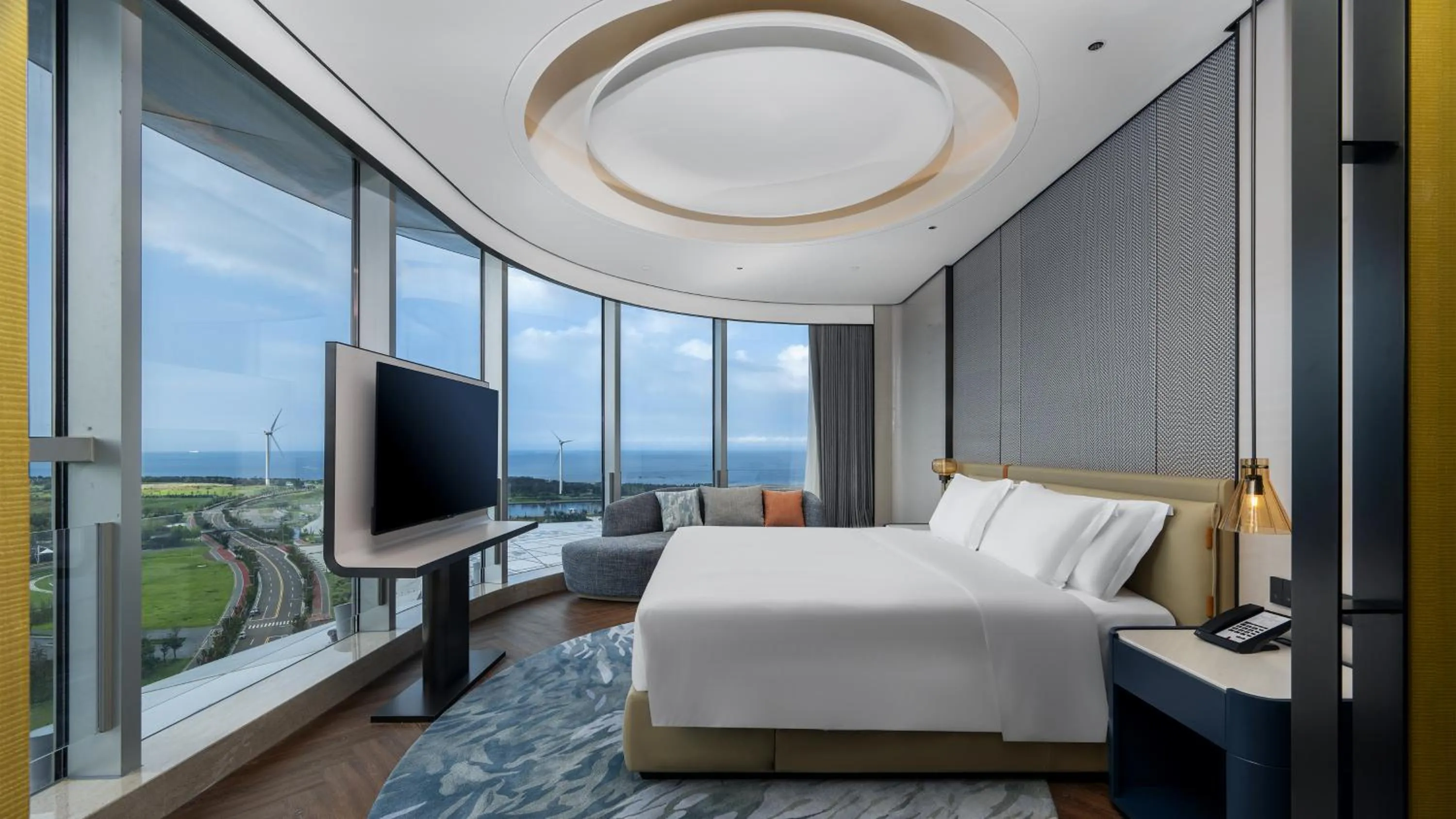 Bed in Crowne Plaza Weihai Binhai by IHG