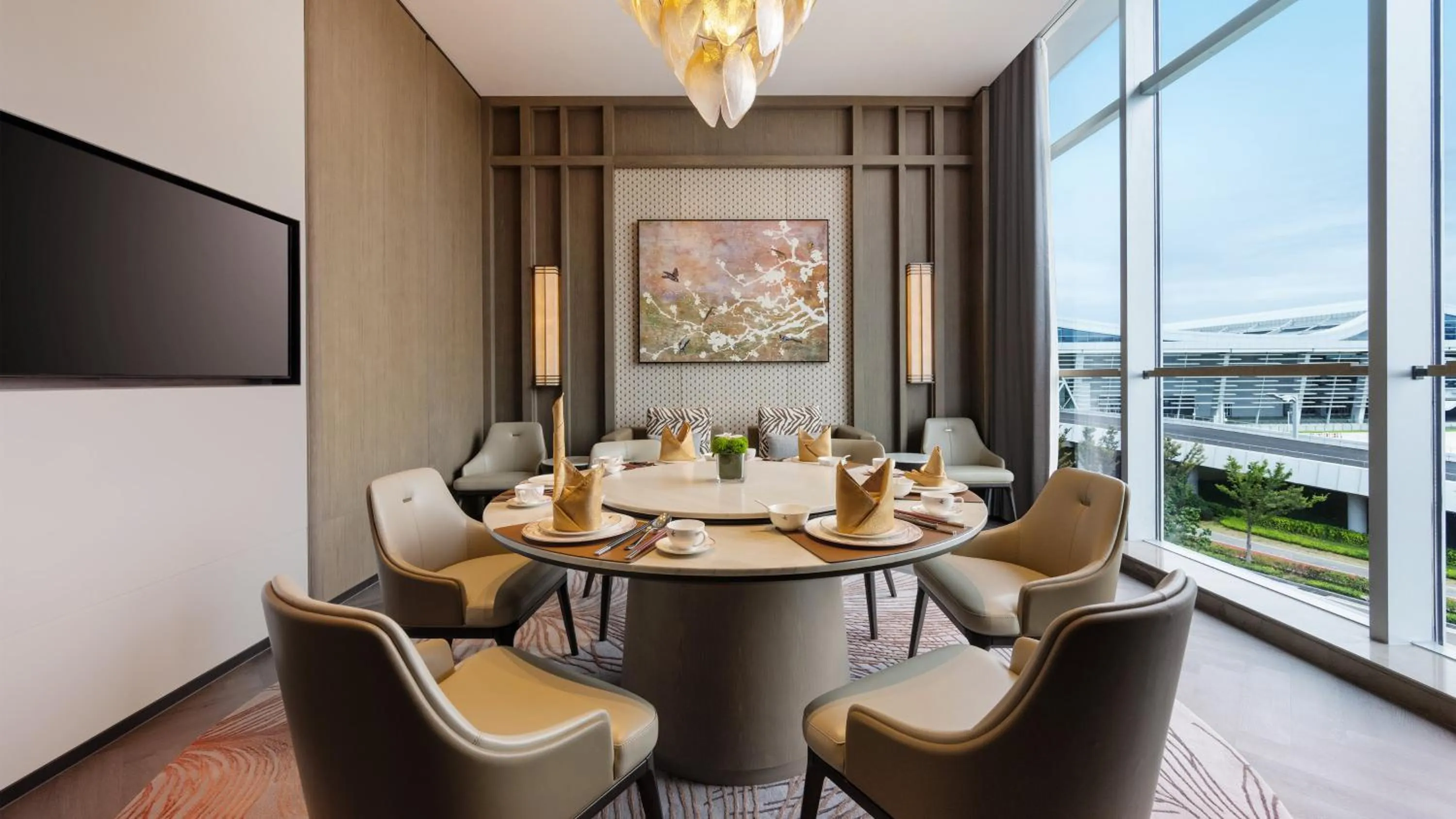 Restaurant/places to eat in Crowne Plaza Weihai Binhai by IHG