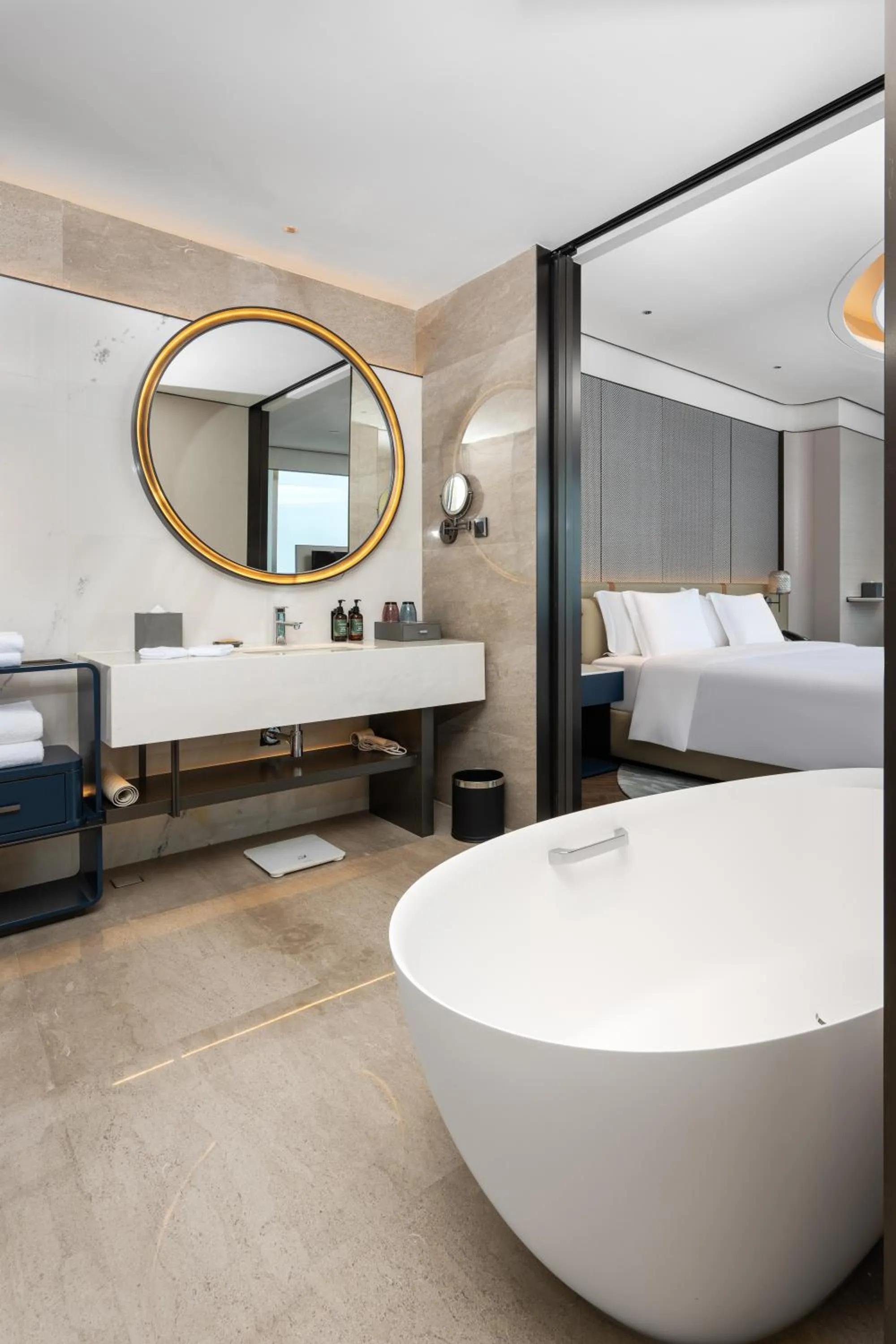 Bed in Crowne Plaza Weihai Binhai by IHG