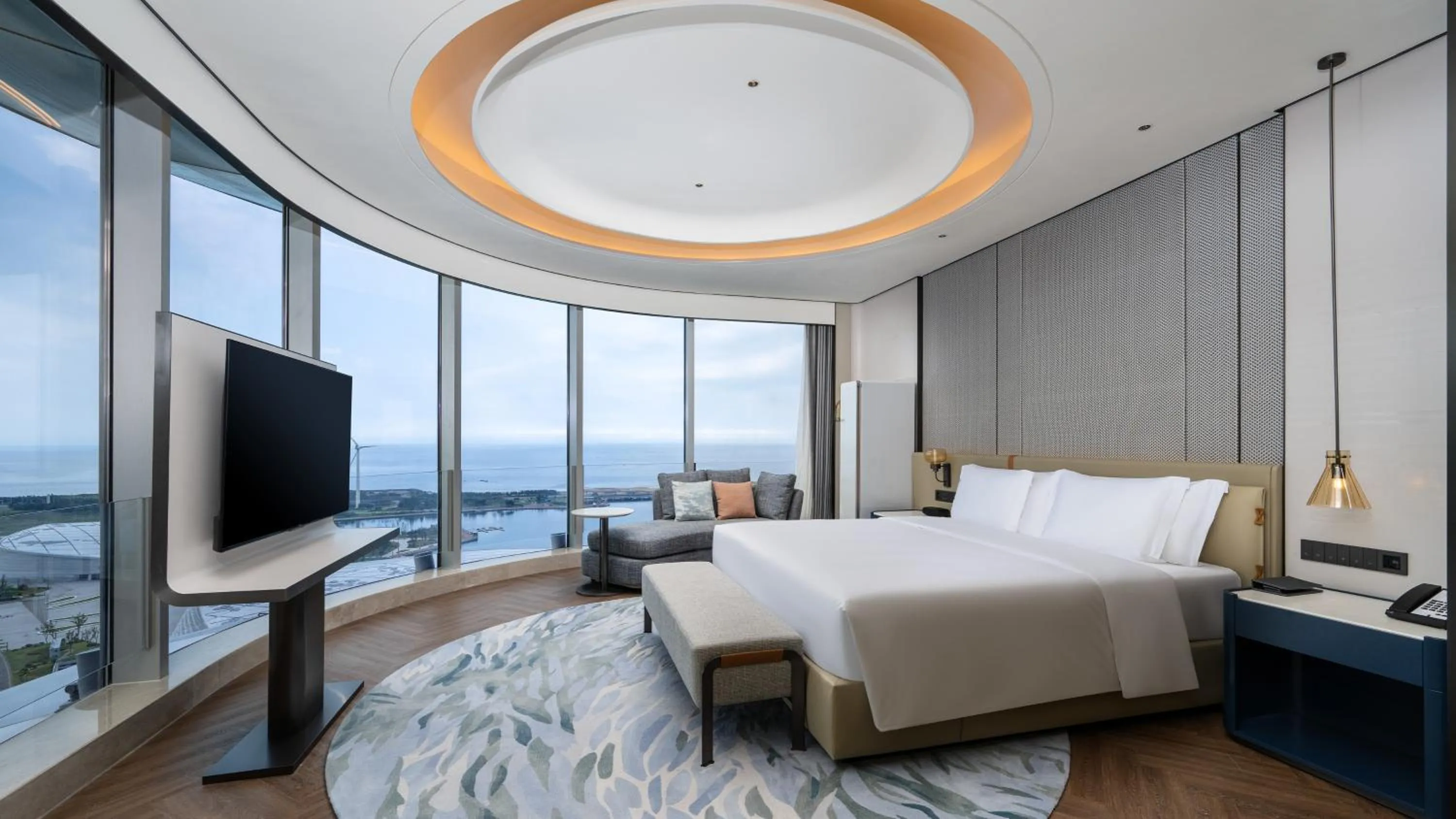Bed in Crowne Plaza Weihai Binhai by IHG