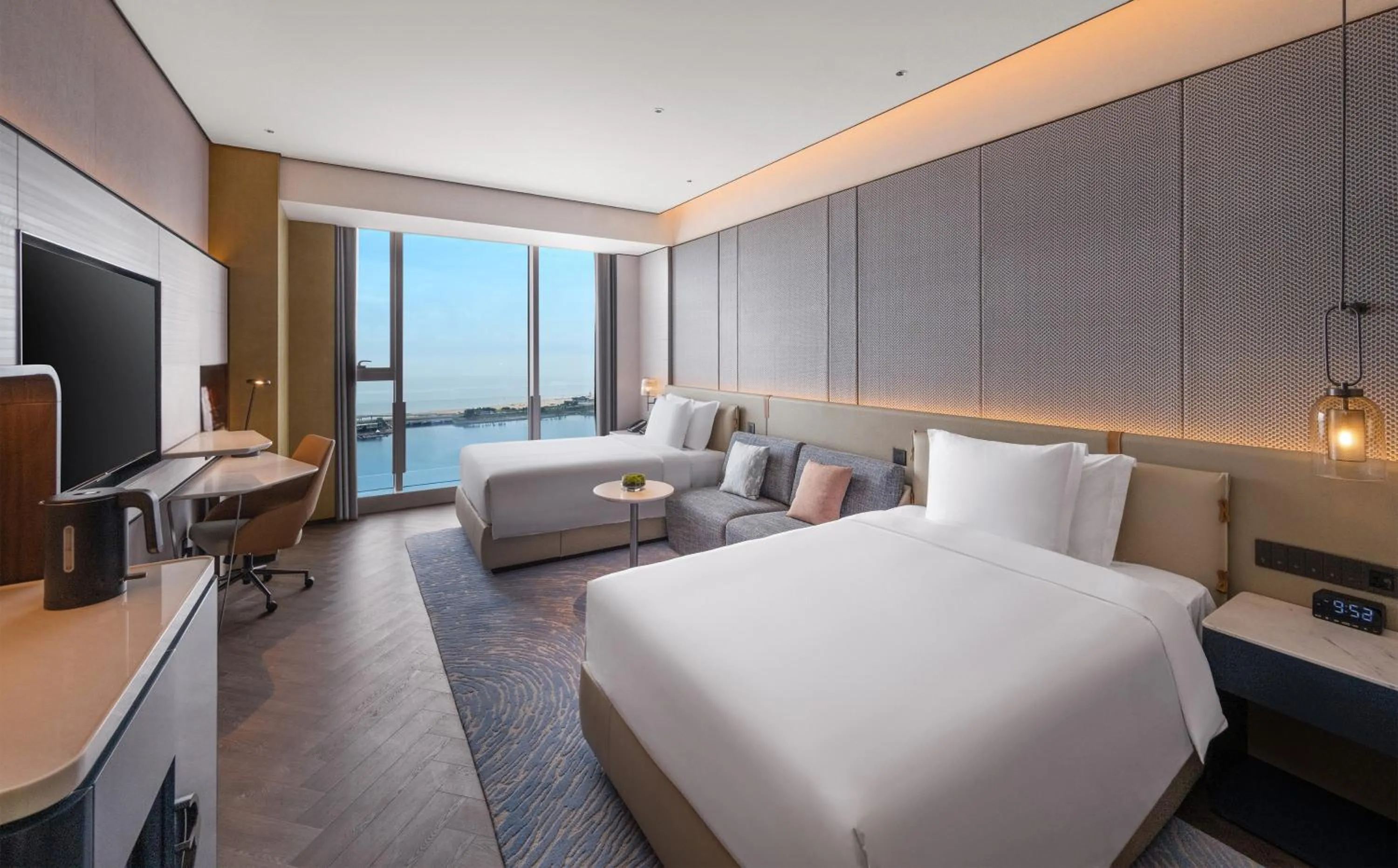 Photo of the whole room, Bed in Crowne Plaza Weihai Binhai by IHG