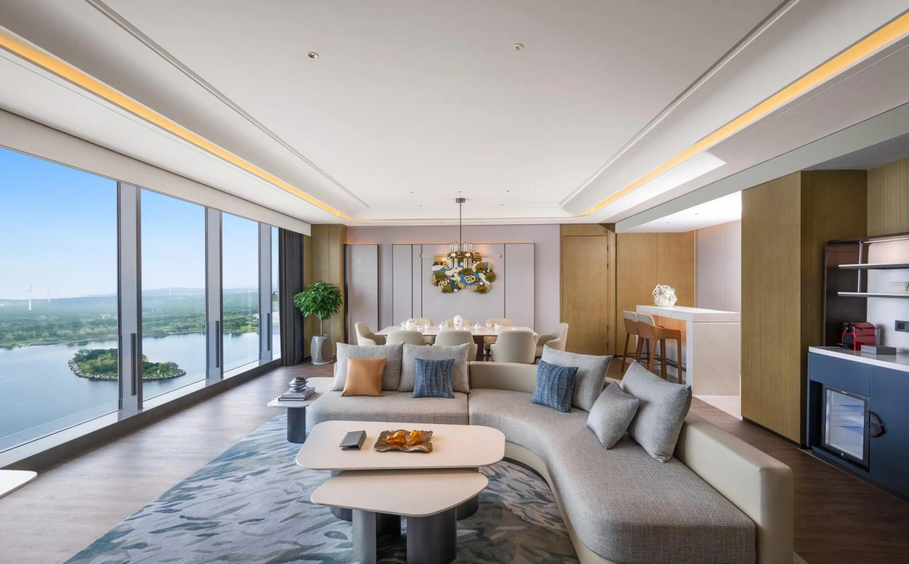 Photo of the whole room in Crowne Plaza Weihai Binhai by IHG