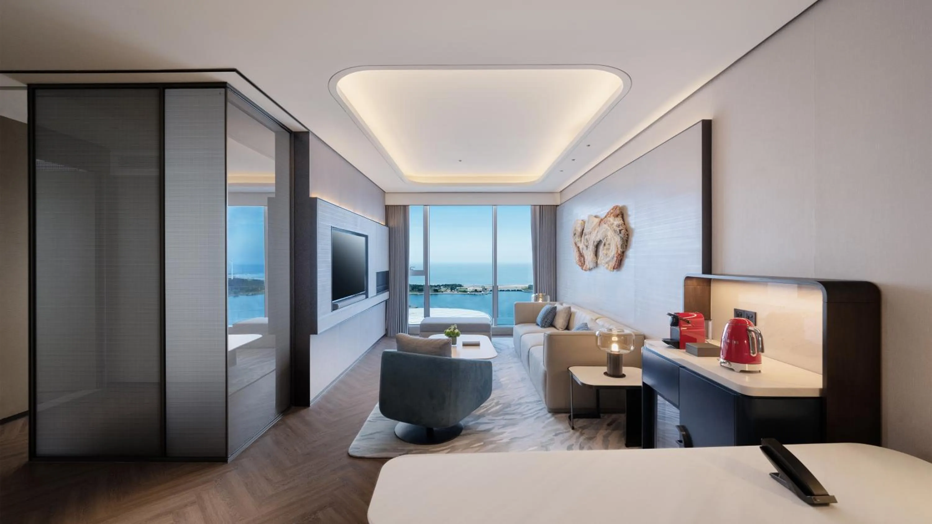 Bed in Crowne Plaza Weihai Binhai by IHG