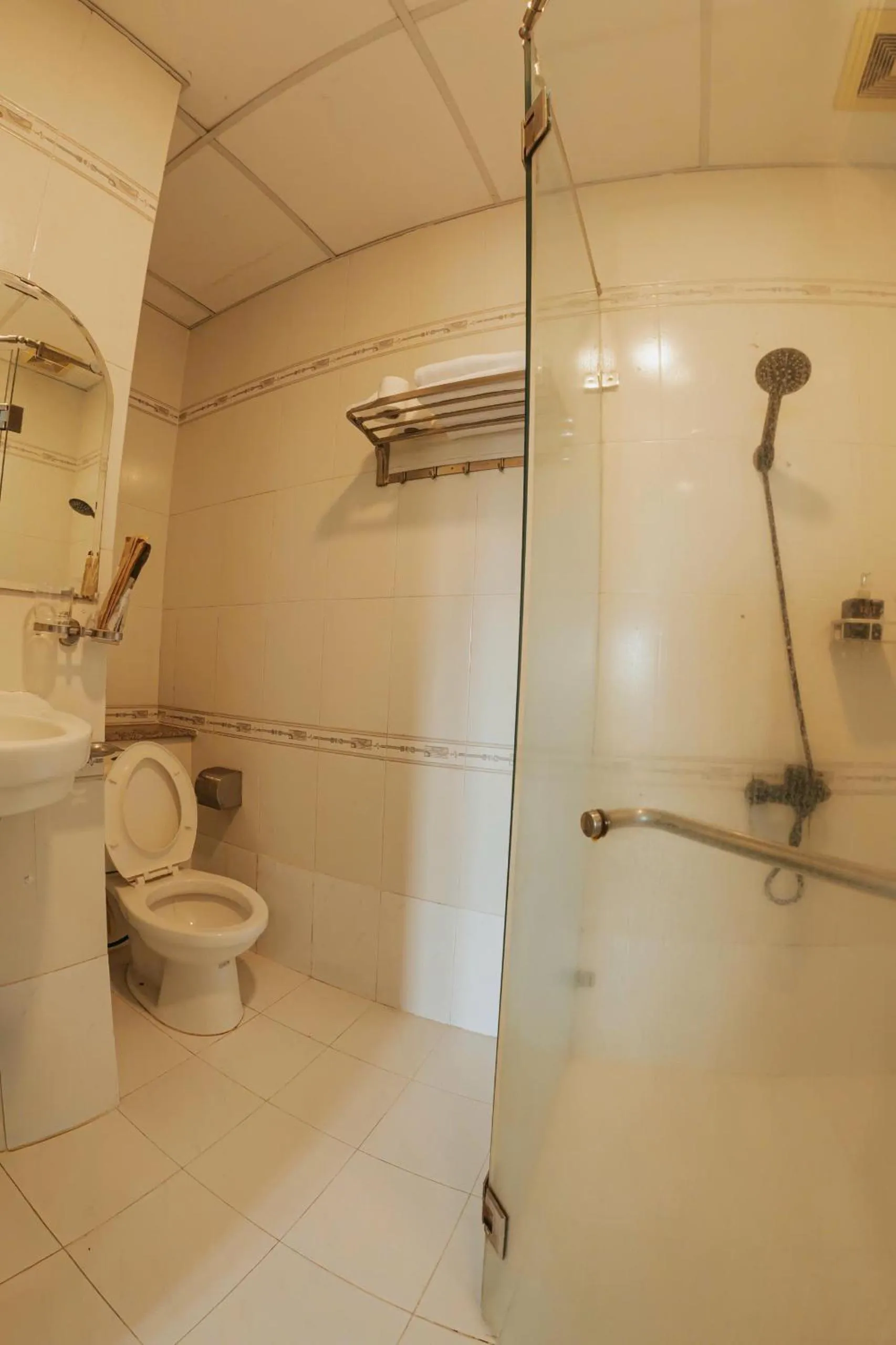 Toilet in Lai Hotel Premium