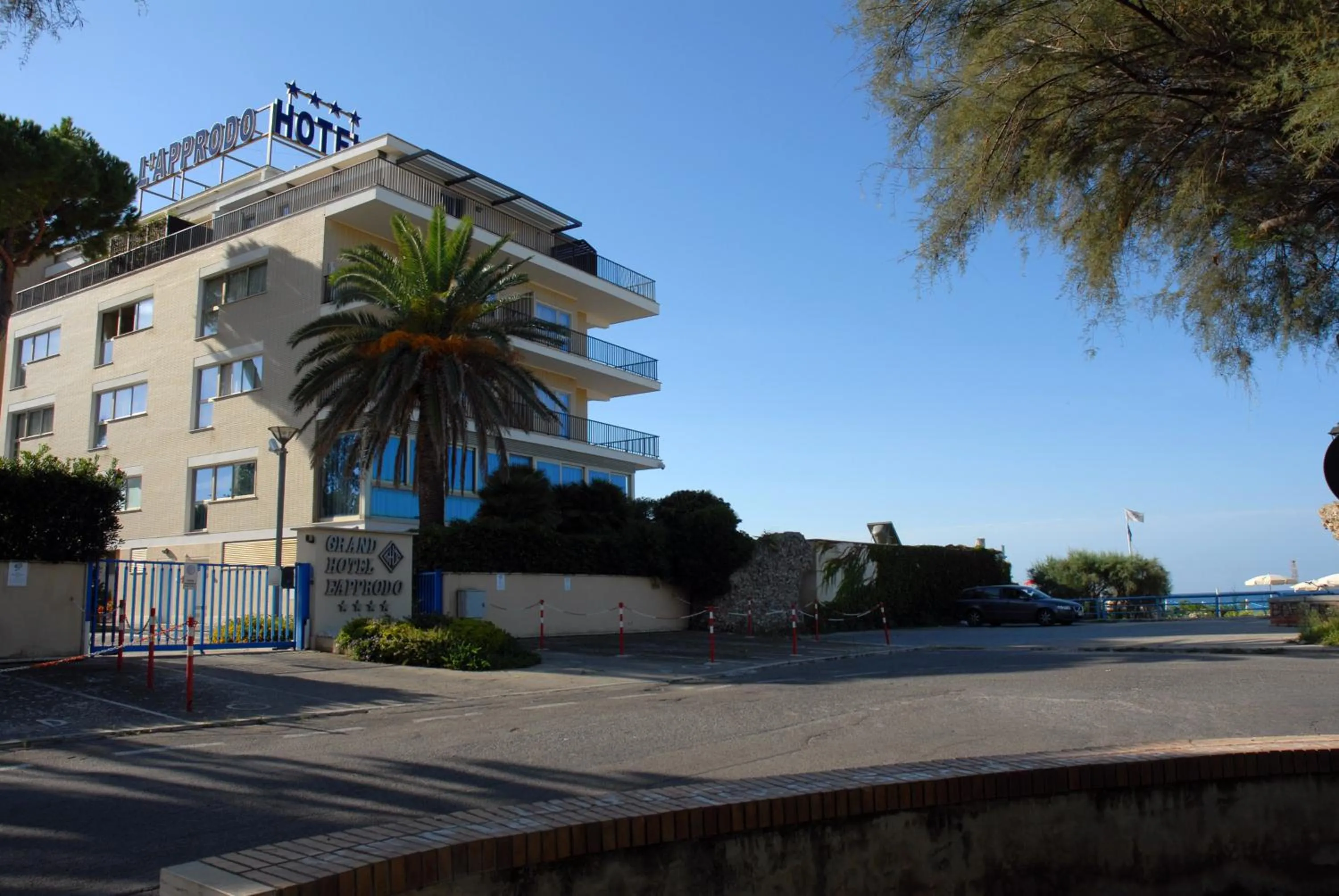 Property building in Grand Hotel L'Approdo