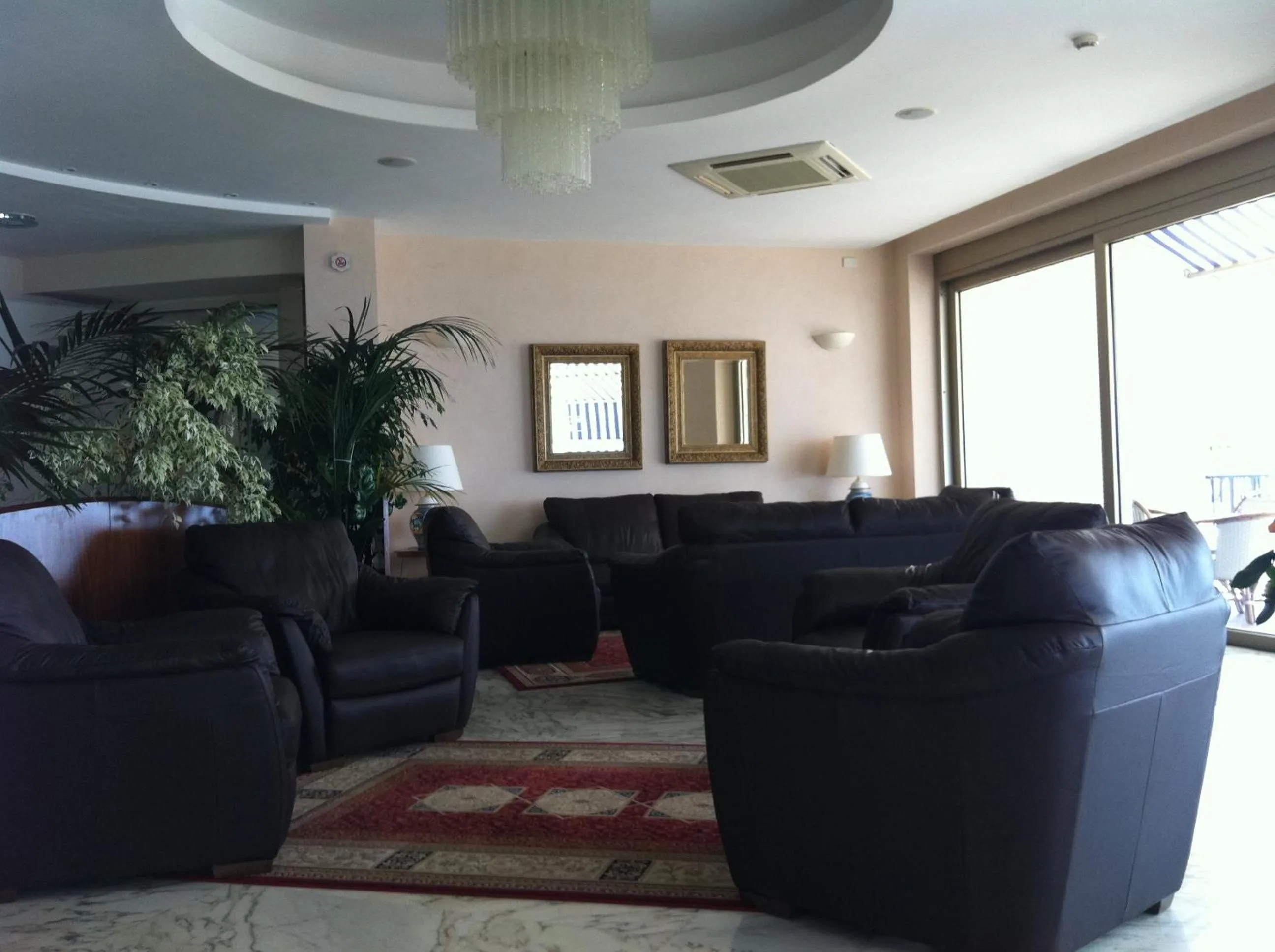 Communal lounge/ TV room in Grand Hotel L'Approdo