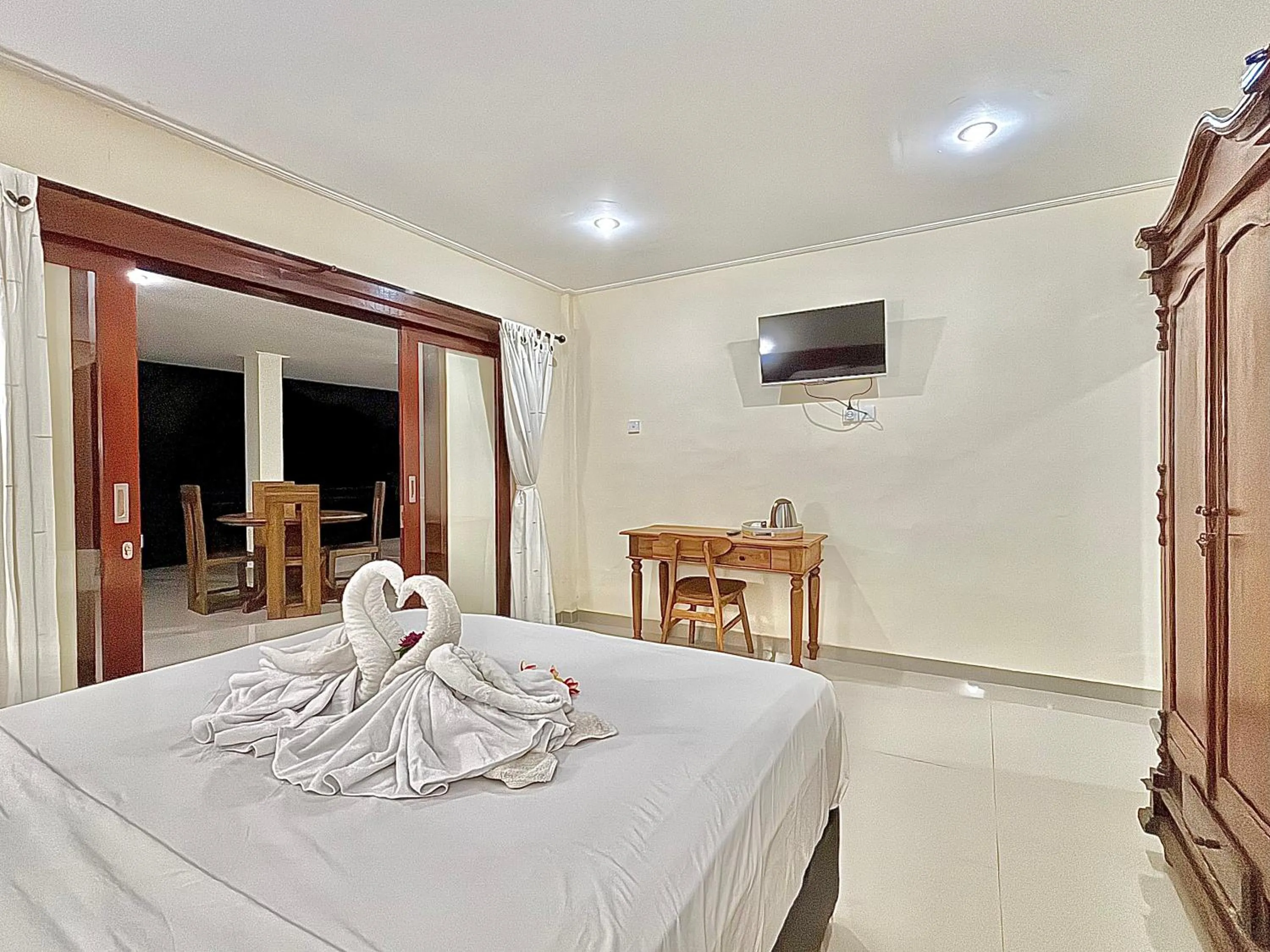 Bed in Kamayu Ubud by Puri Signatures