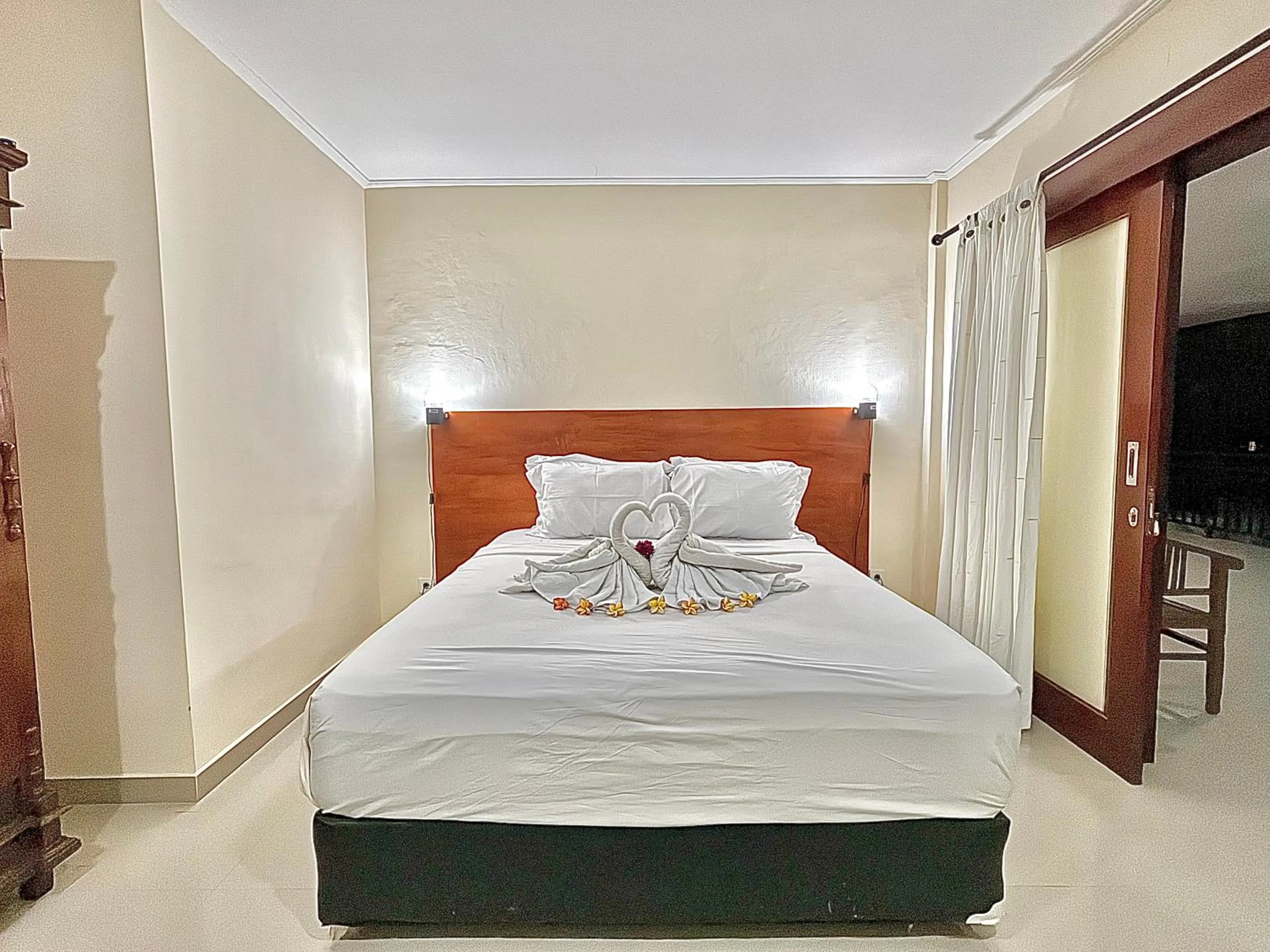 Bed in Kamayu Ubud by Puri Signatures