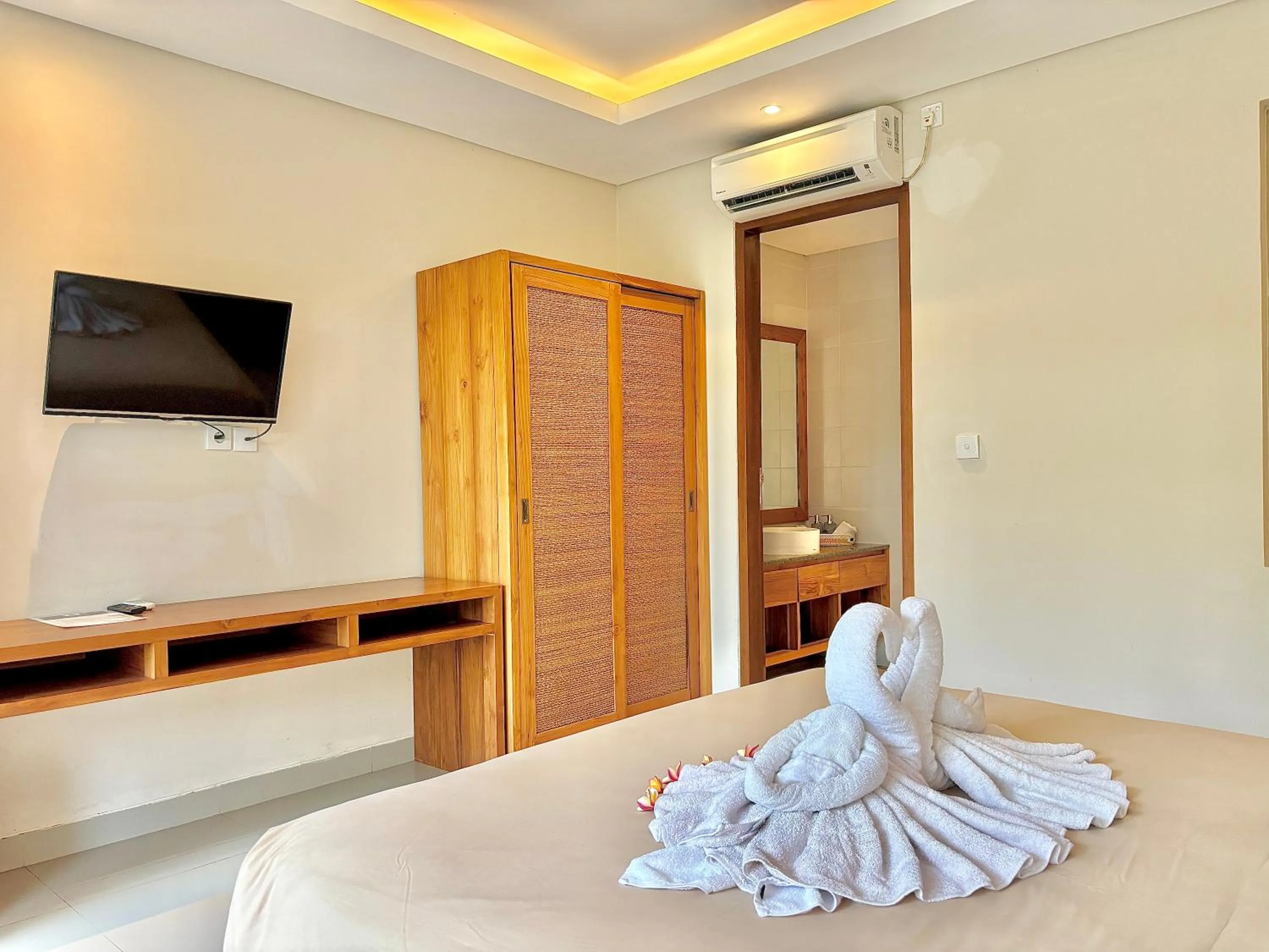 Bed in Kamayu Ubud by Puri Signatures
