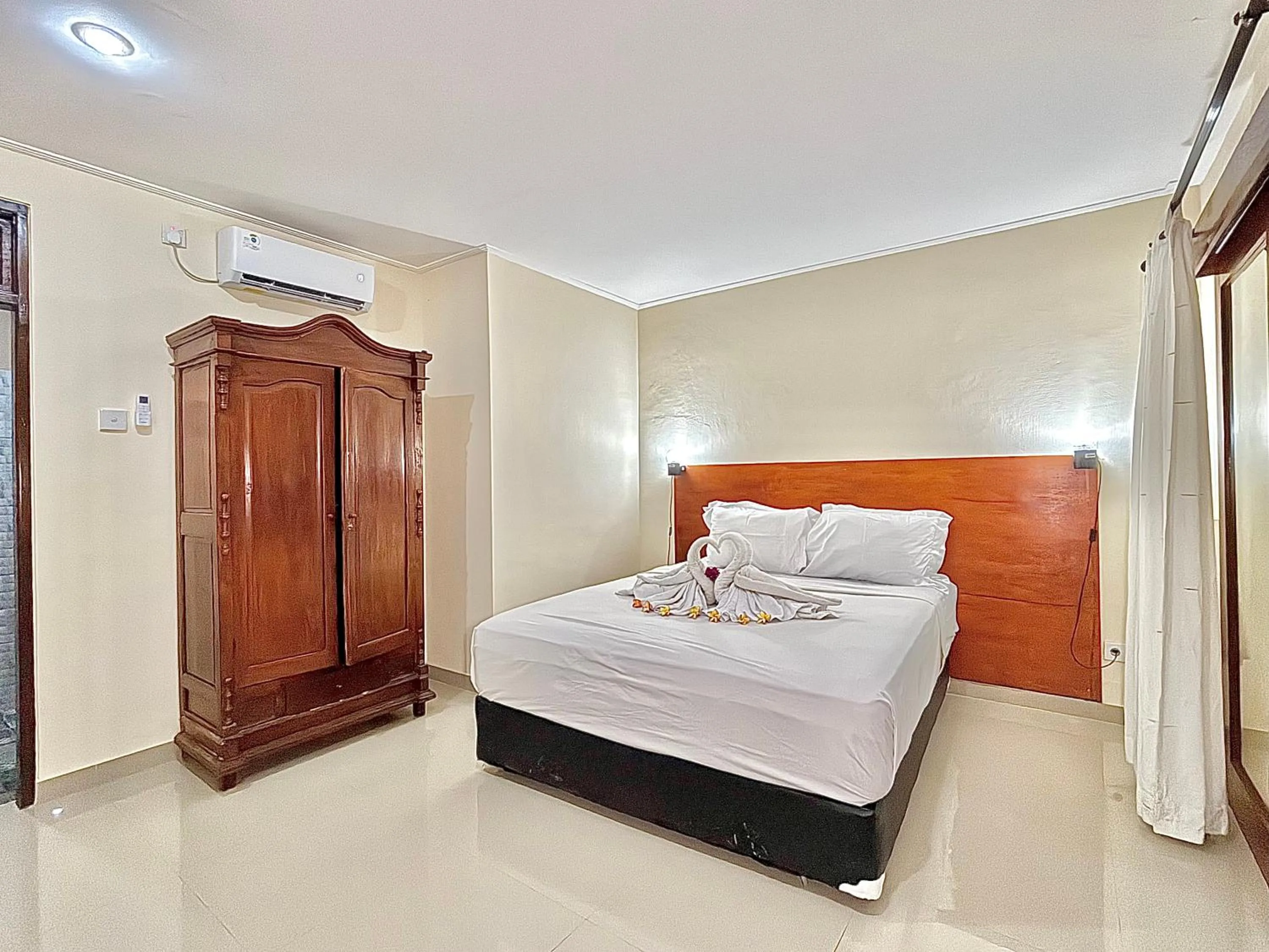 Bed in Kamayu Ubud by Puri Signatures