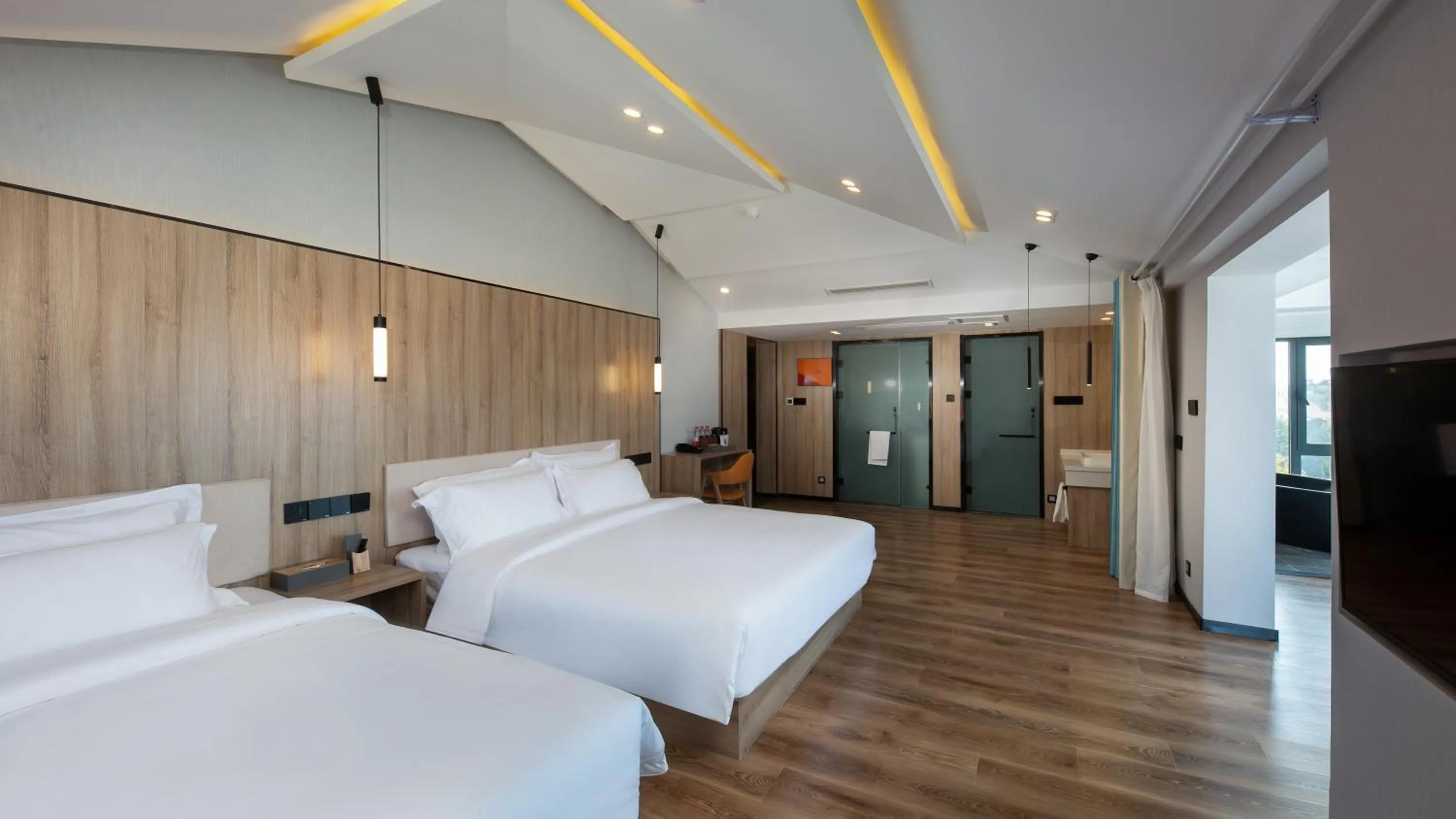 Bedroom, Bed in Floral Hotel Qingdao Dreamship Seaview Hotel