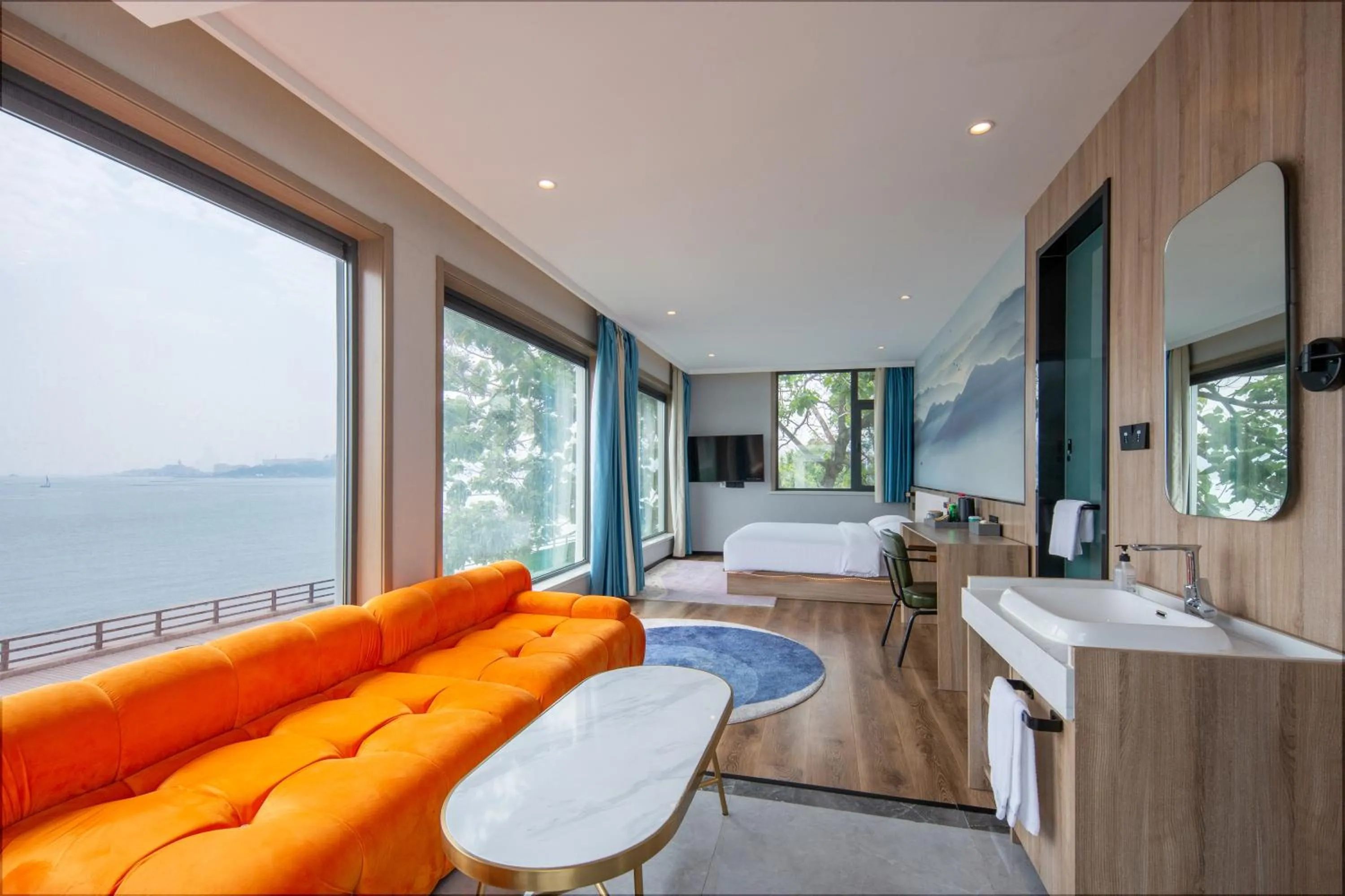 Bedroom in Floral Hotel Qingdao Dreamship Seaview Hotel