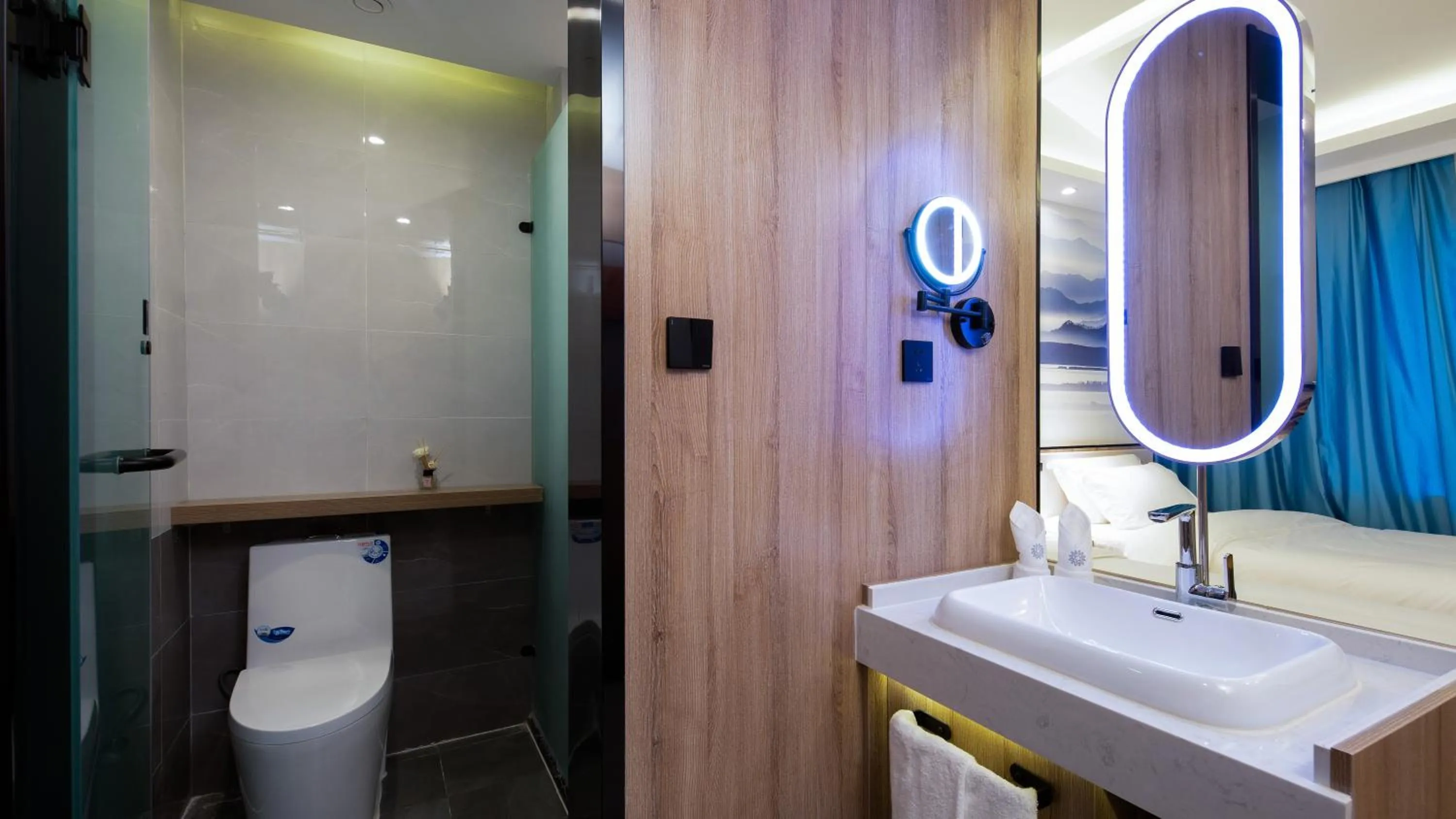 Bathroom in Floral Hotel Qingdao Dreamship Seaview Hotel