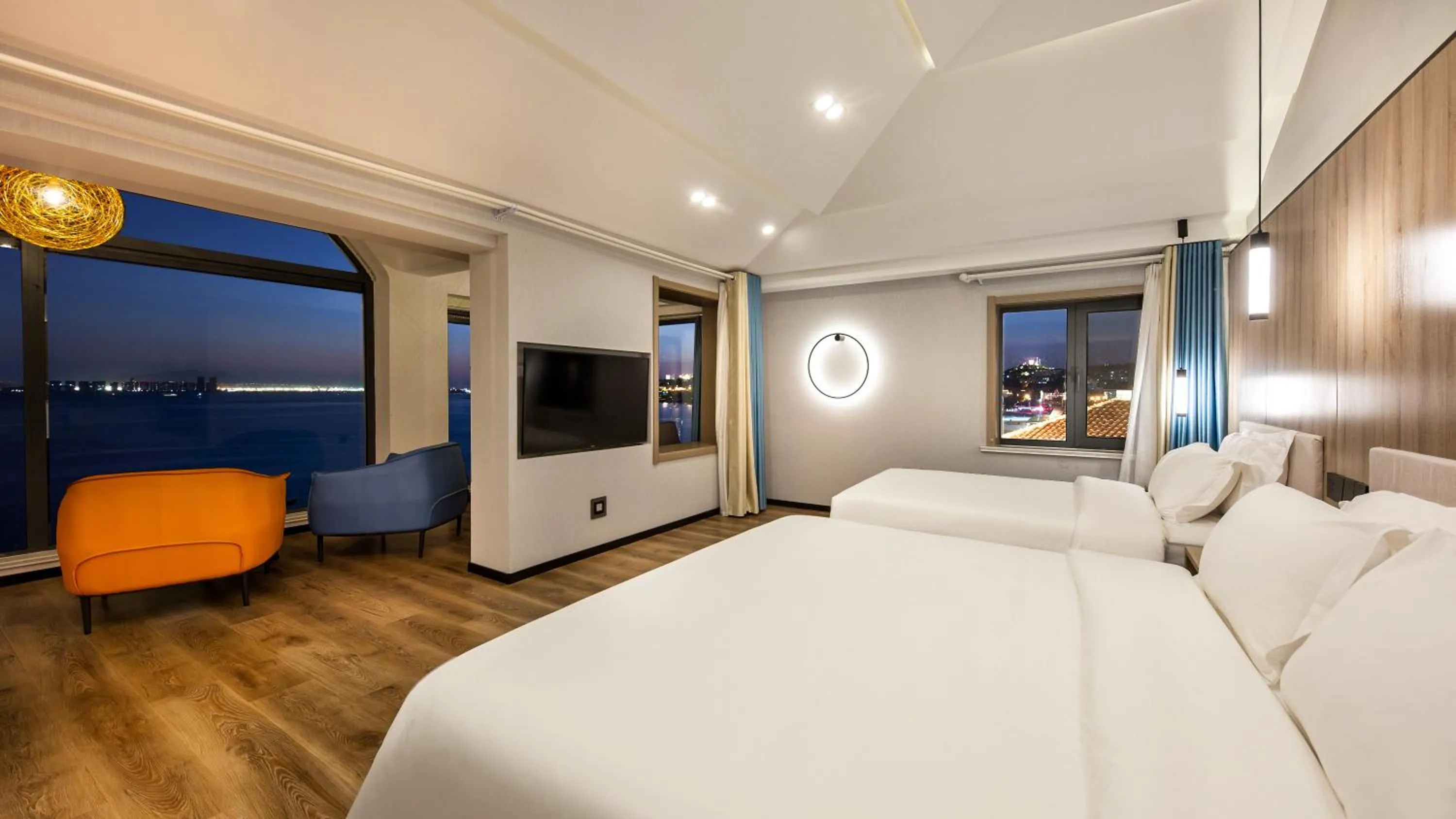 Bedroom, Bed in Floral Hotel Qingdao Dreamship Seaview Hotel