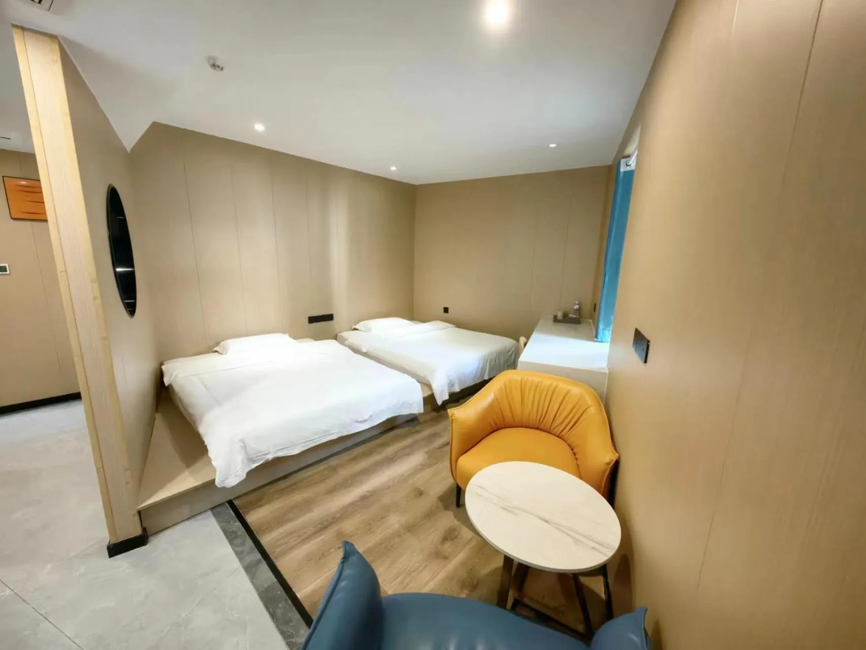 Bedroom, Bed in Floral Hotel Qingdao Dreamship Seaview Hotel