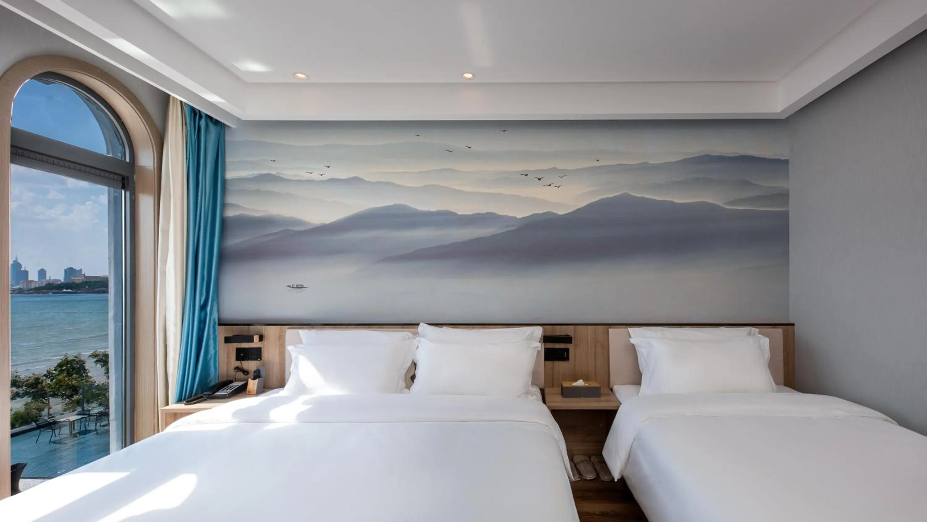 Bedroom, Bed in Floral Hotel Qingdao Dreamship Seaview Hotel