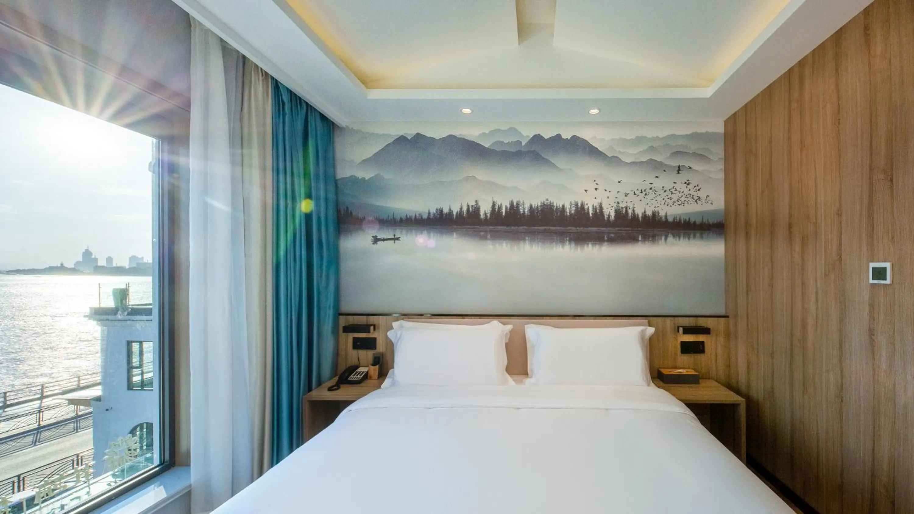 Bedroom, Bed in Floral Hotel Qingdao Dreamship Seaview Hotel