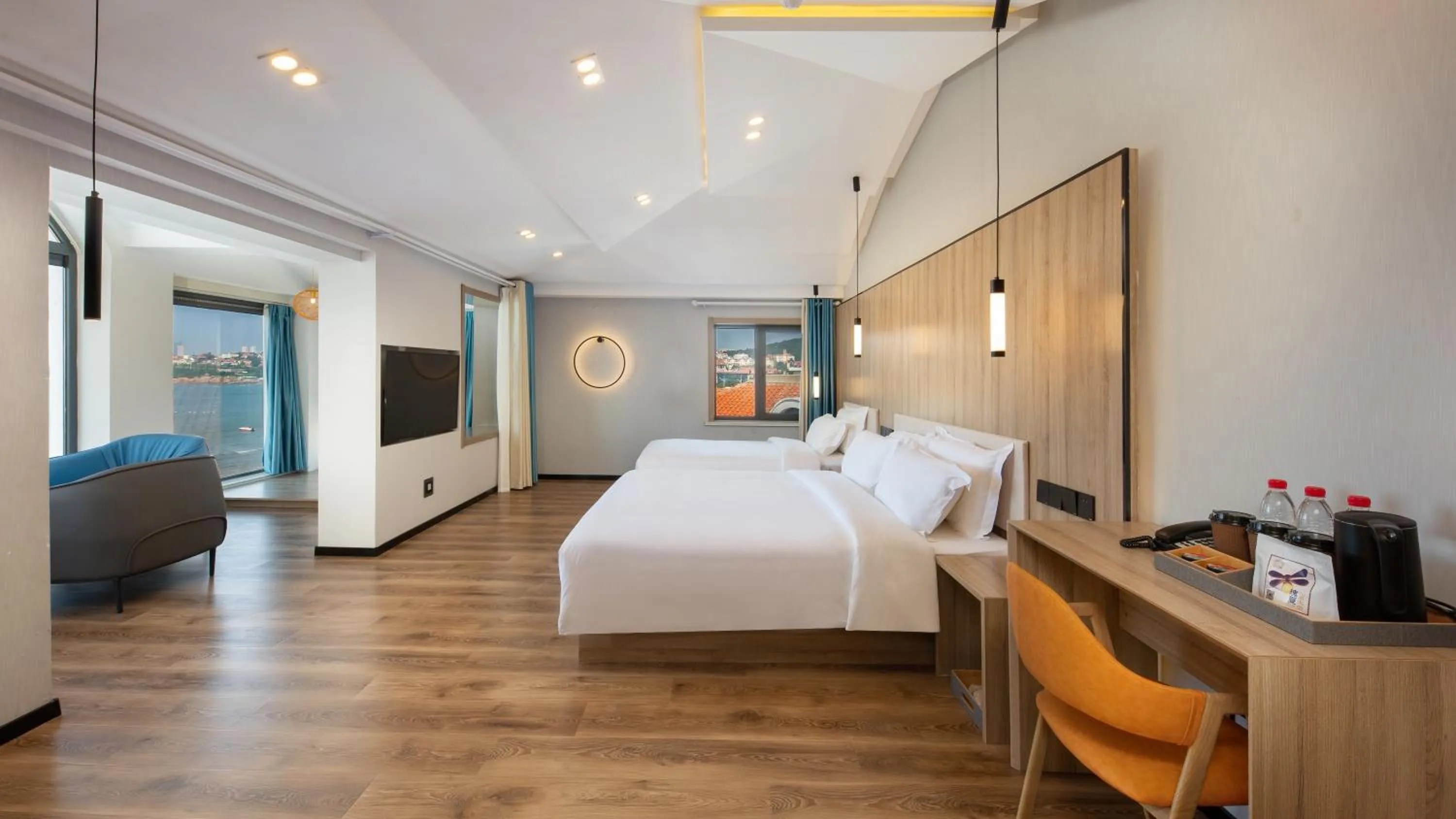 Bedroom, Bed in Floral Hotel Qingdao Dreamship Seaview Hotel