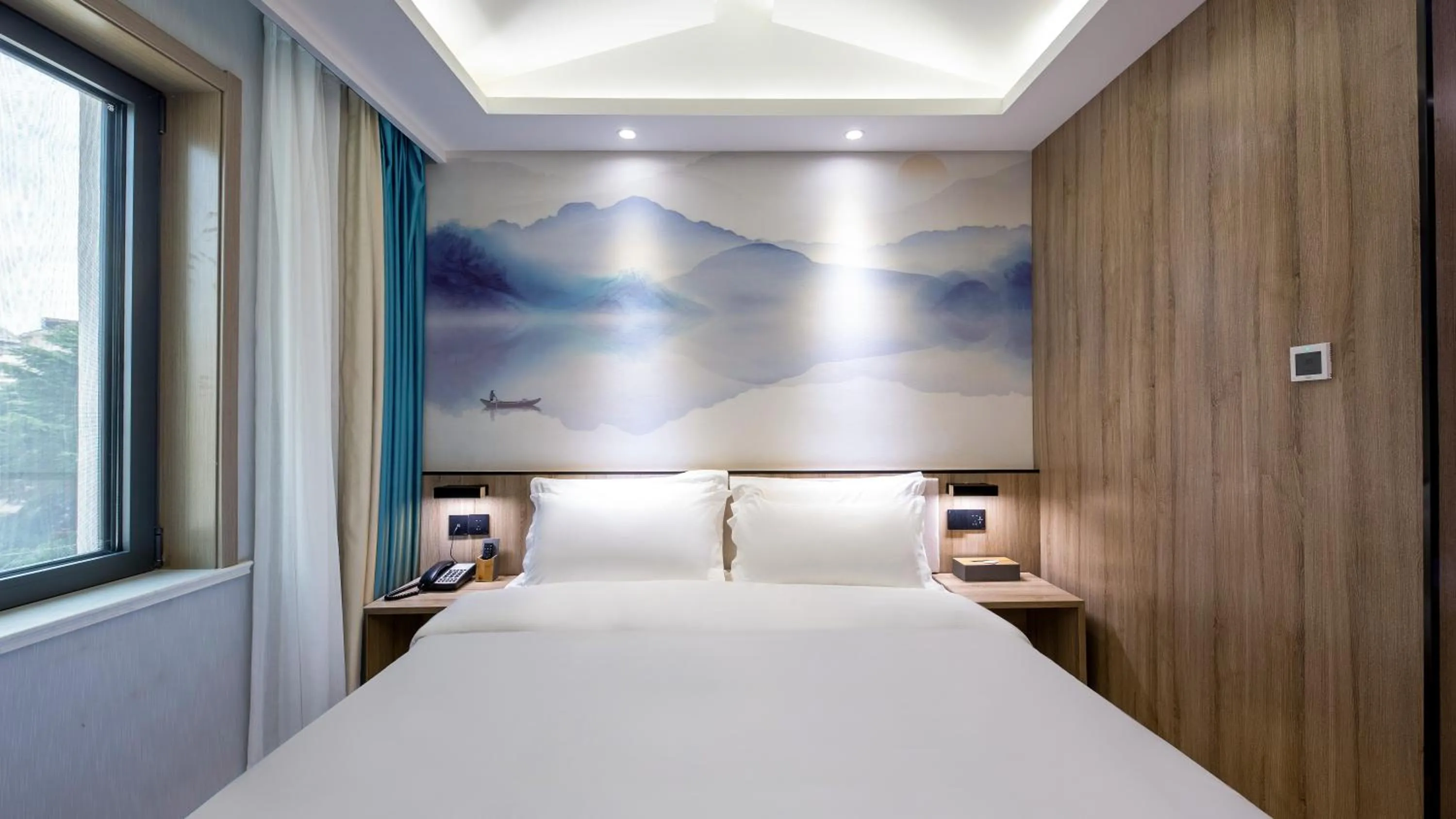 Bedroom, Bed in Floral Hotel Qingdao Dreamship Seaview Hotel