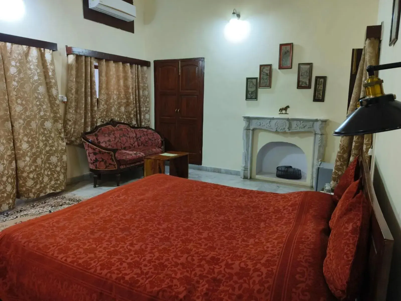 Superior Double Room in Kishangarh House Superior Double Room in Kishangarh House