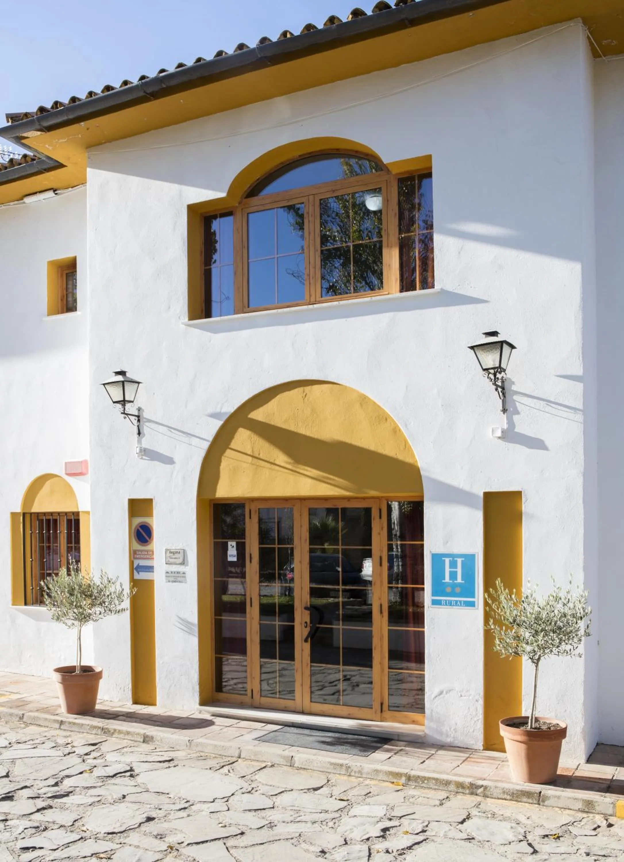 Facade/entrance, Property Building in Tugasa El Almendral