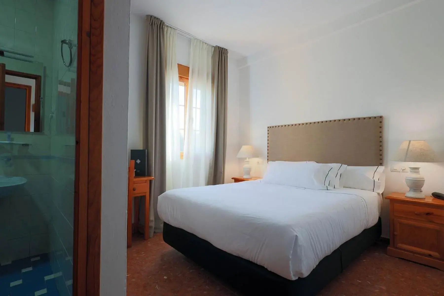 Small Double Room in Hotel Tugasa El Almendral Small Double Room in Hotel Tugasa El Almendral