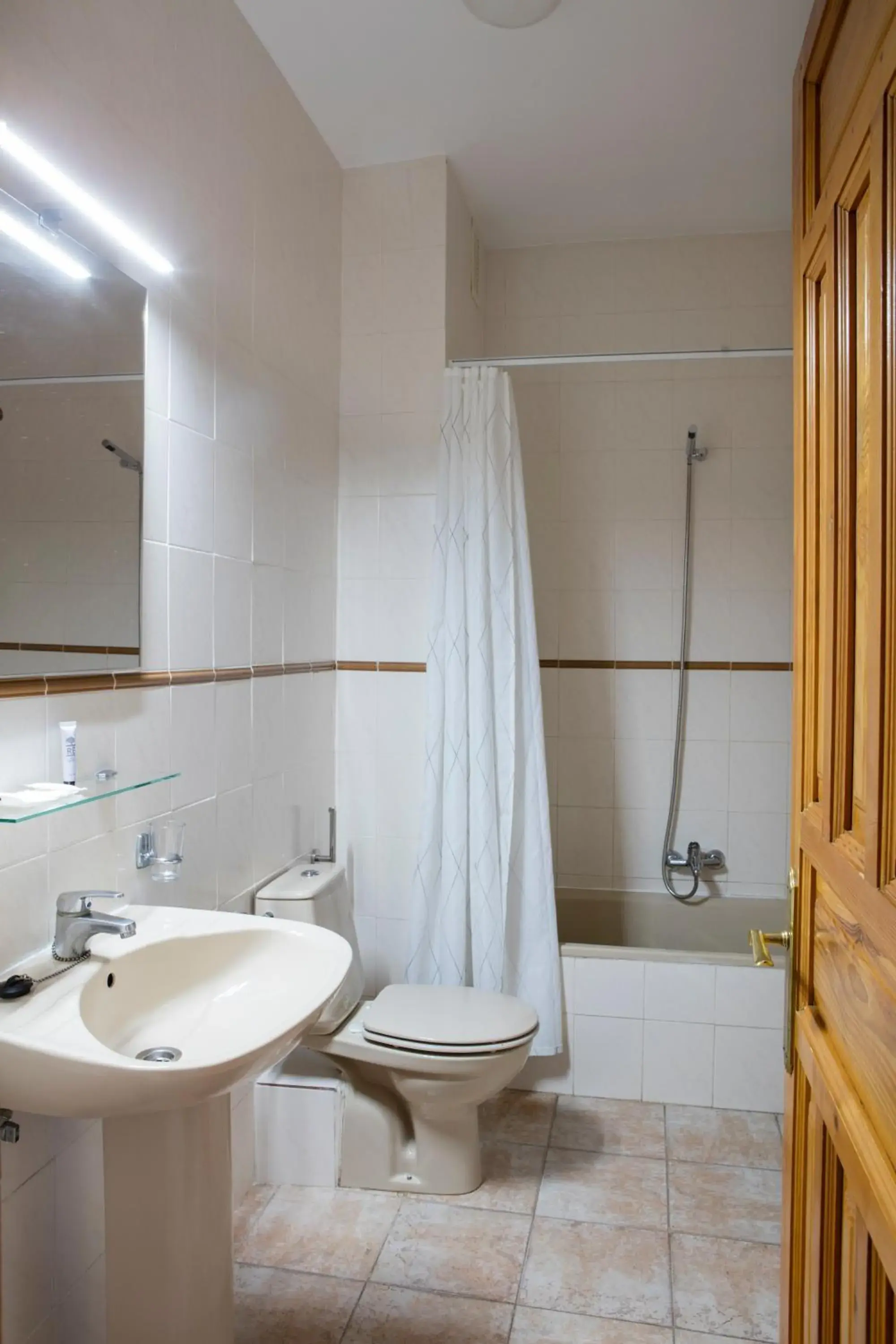 Double or Twin Room in Hotel Tugasa El Almendral Double or Twin Room in Hotel Tugasa El Almendral