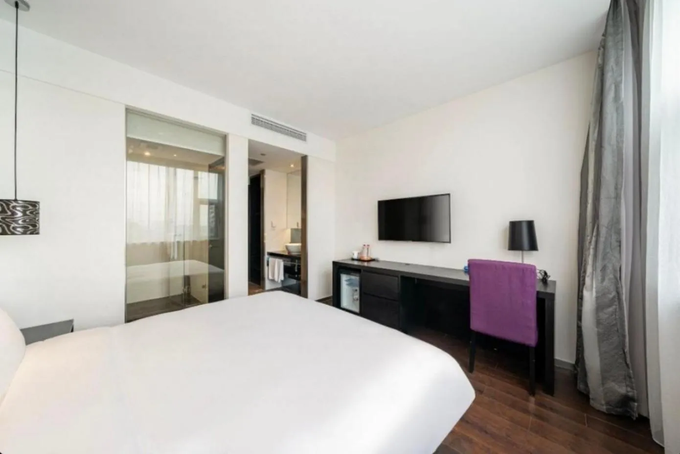Deluxe Double Room with Shower in Juyue hotel Hongqiao Airport