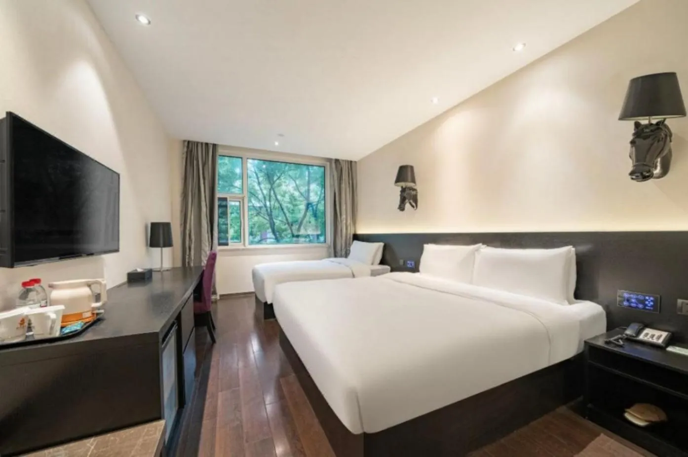 Family Room with Shower in Juyue hotel Hongqiao Airport