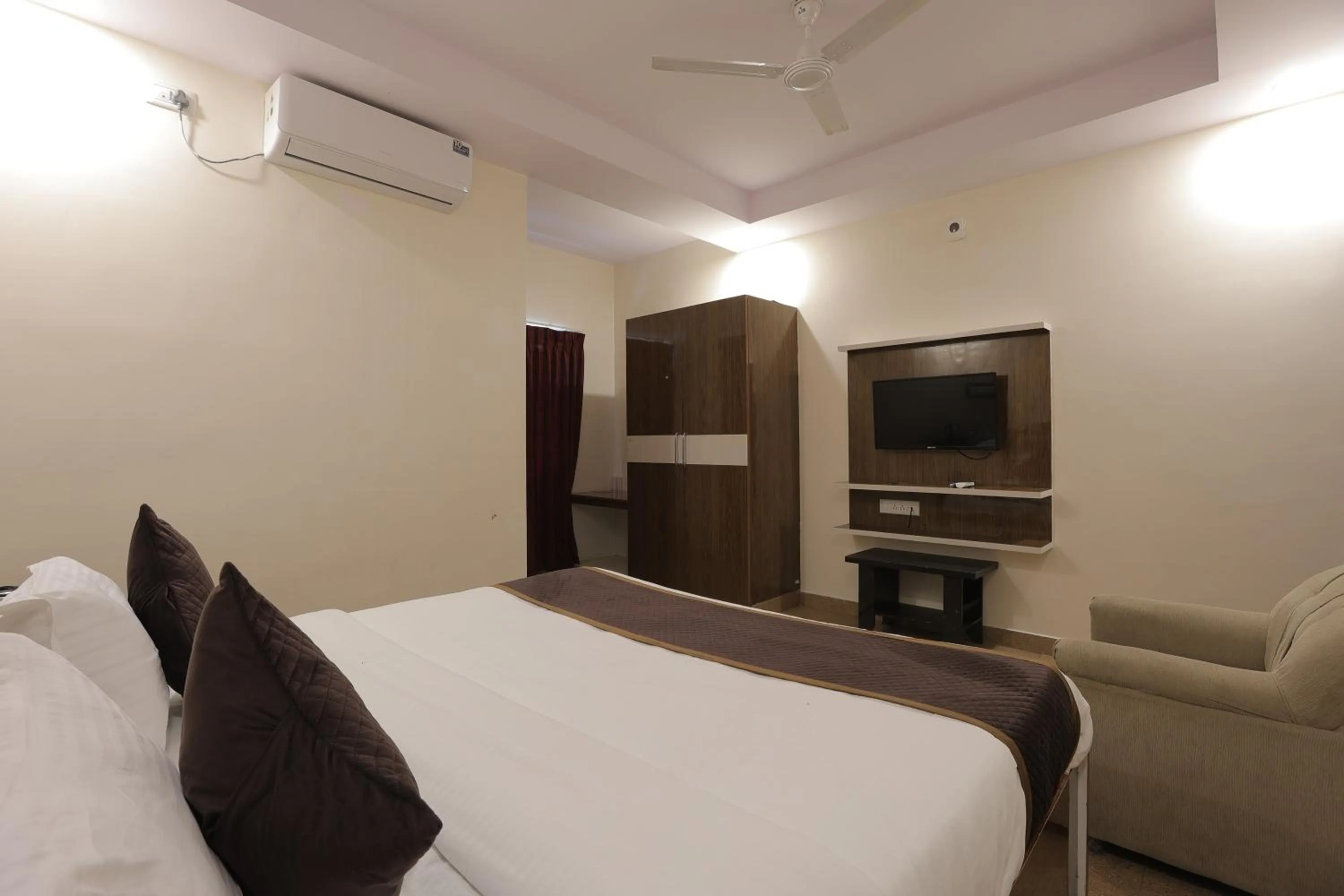 Bedroom, Bed in Hotel Parkview Inn