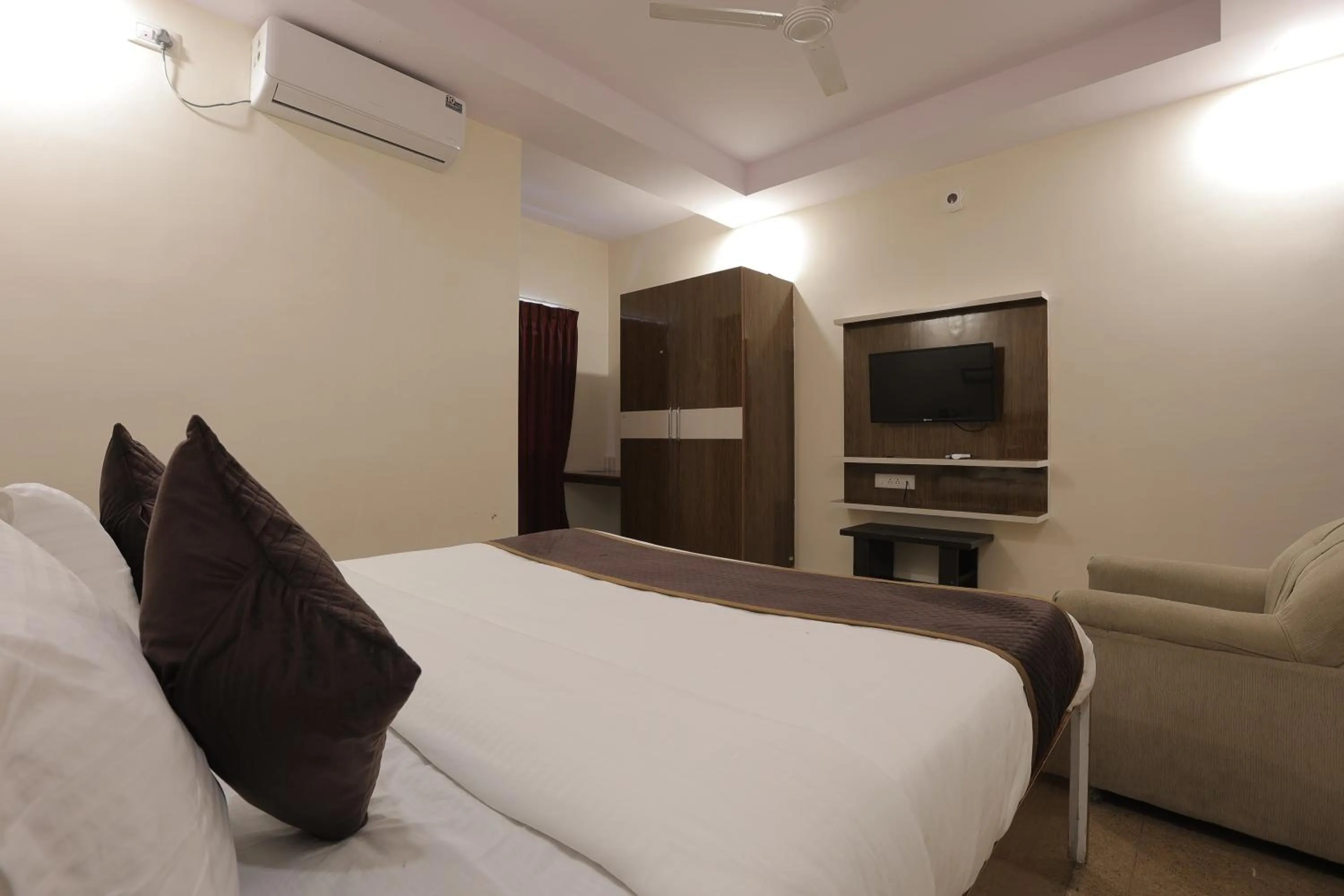 Bedroom, Bed in Hotel Parkview Inn